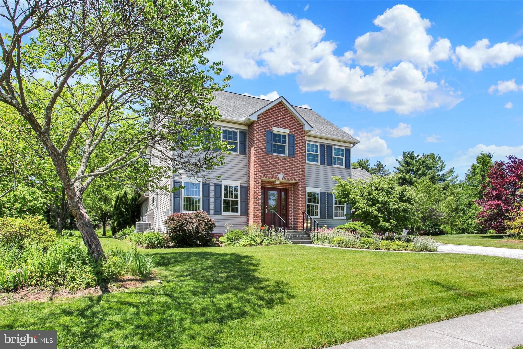 HUNTERS CROSSING - Residential
