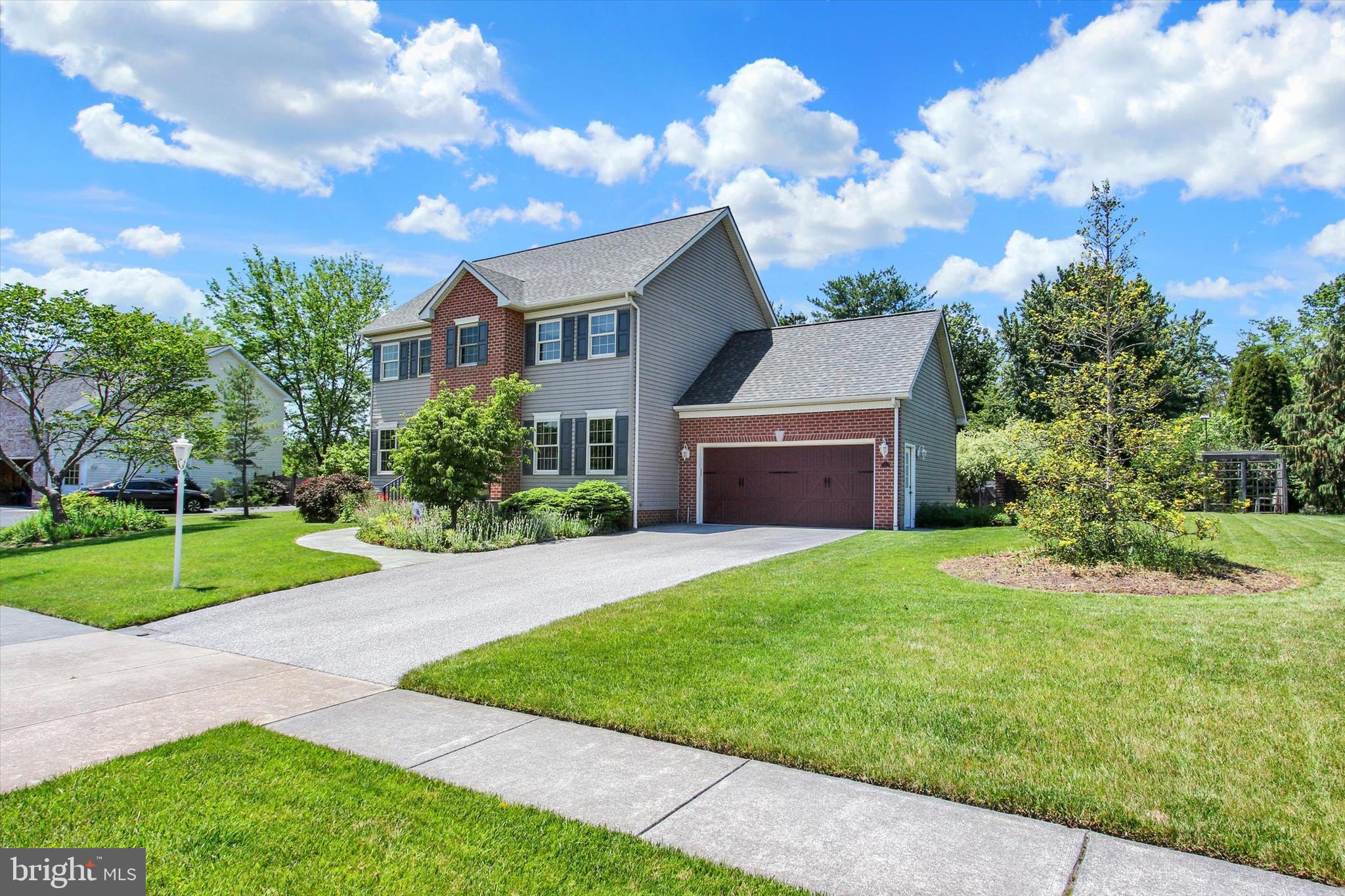 HUNTERS CROSSING - Residential