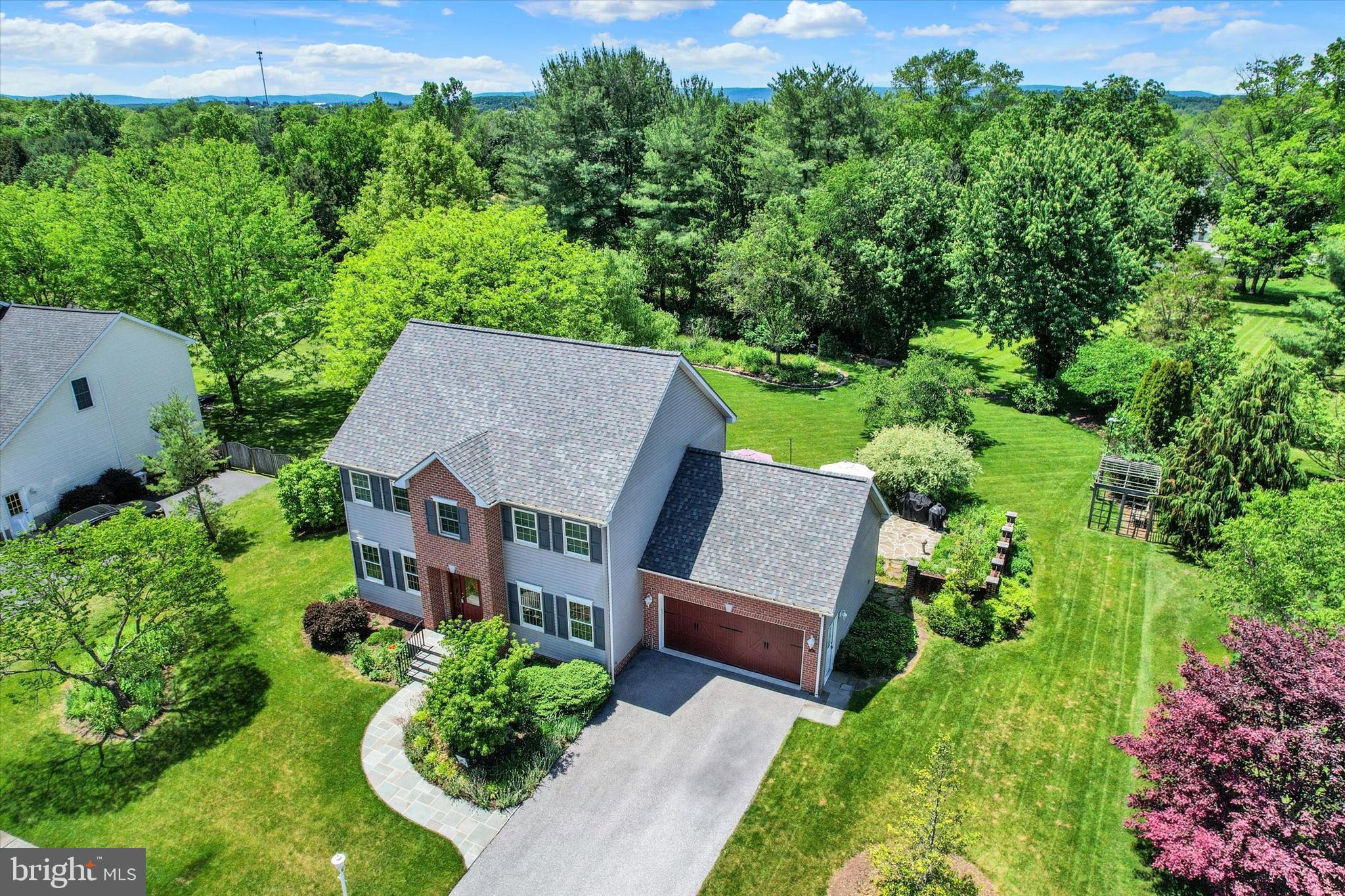 HUNTERS CROSSING - Residential