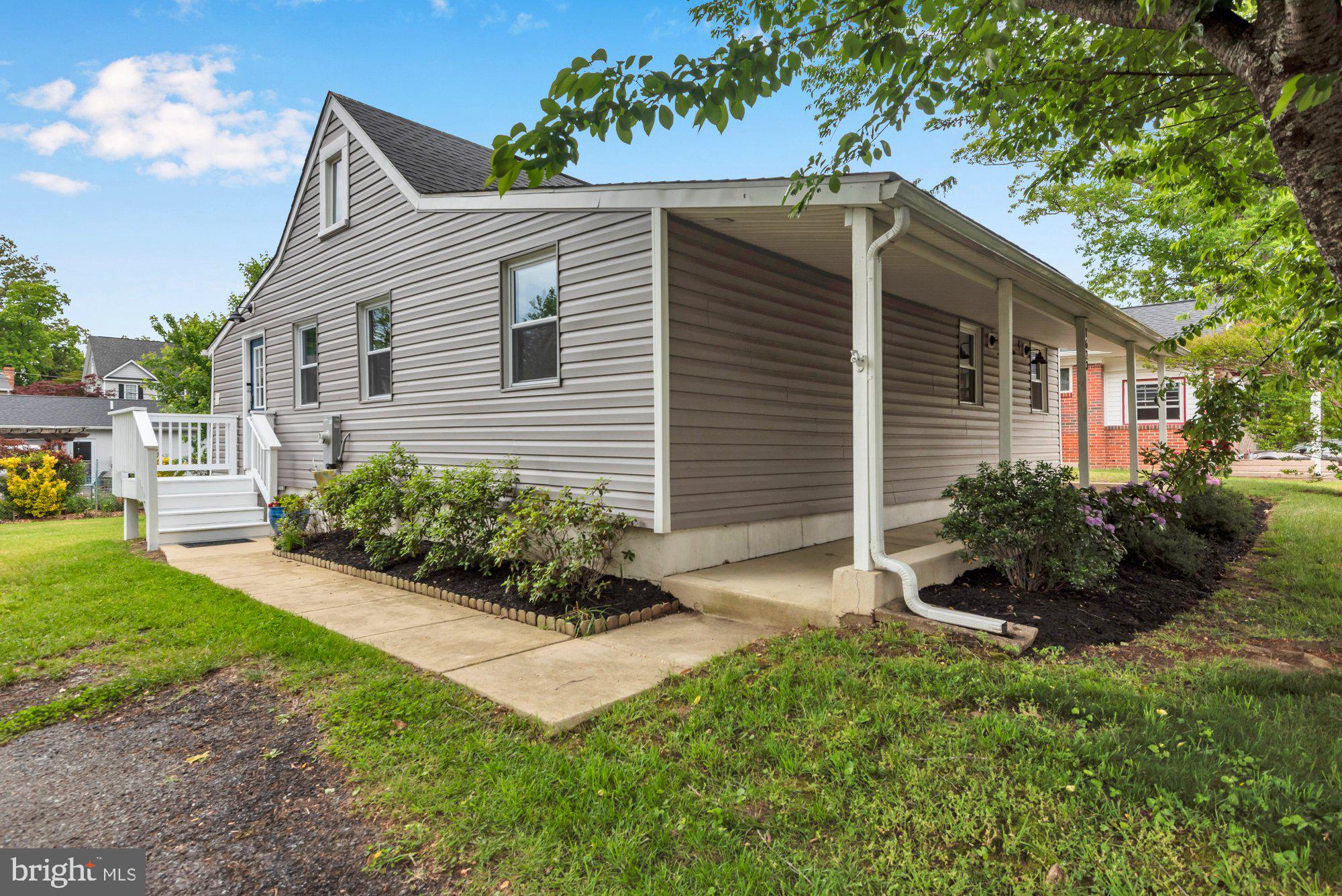 WOODLAND BEACH - Residential