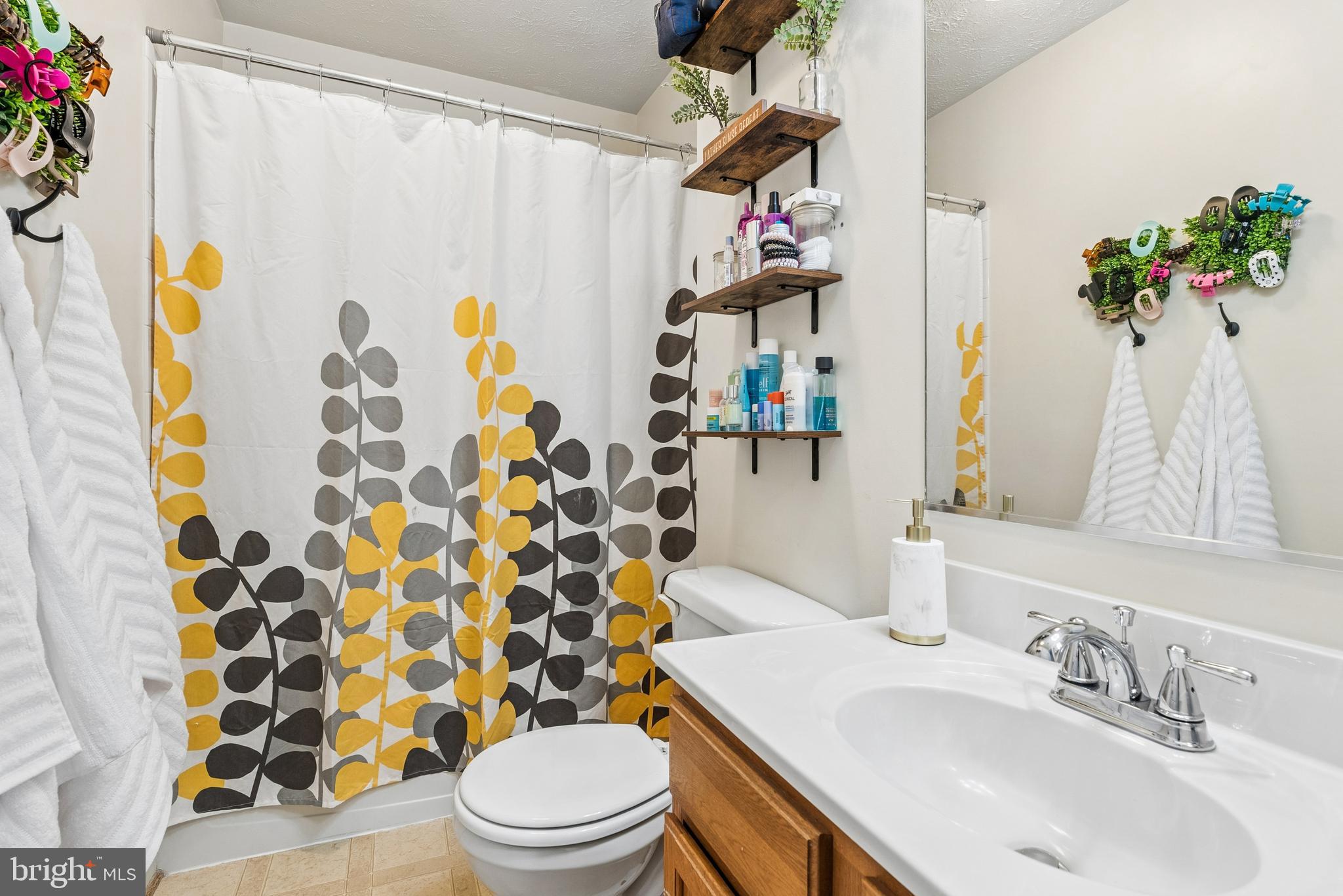 HOLLY WOODS - Residential