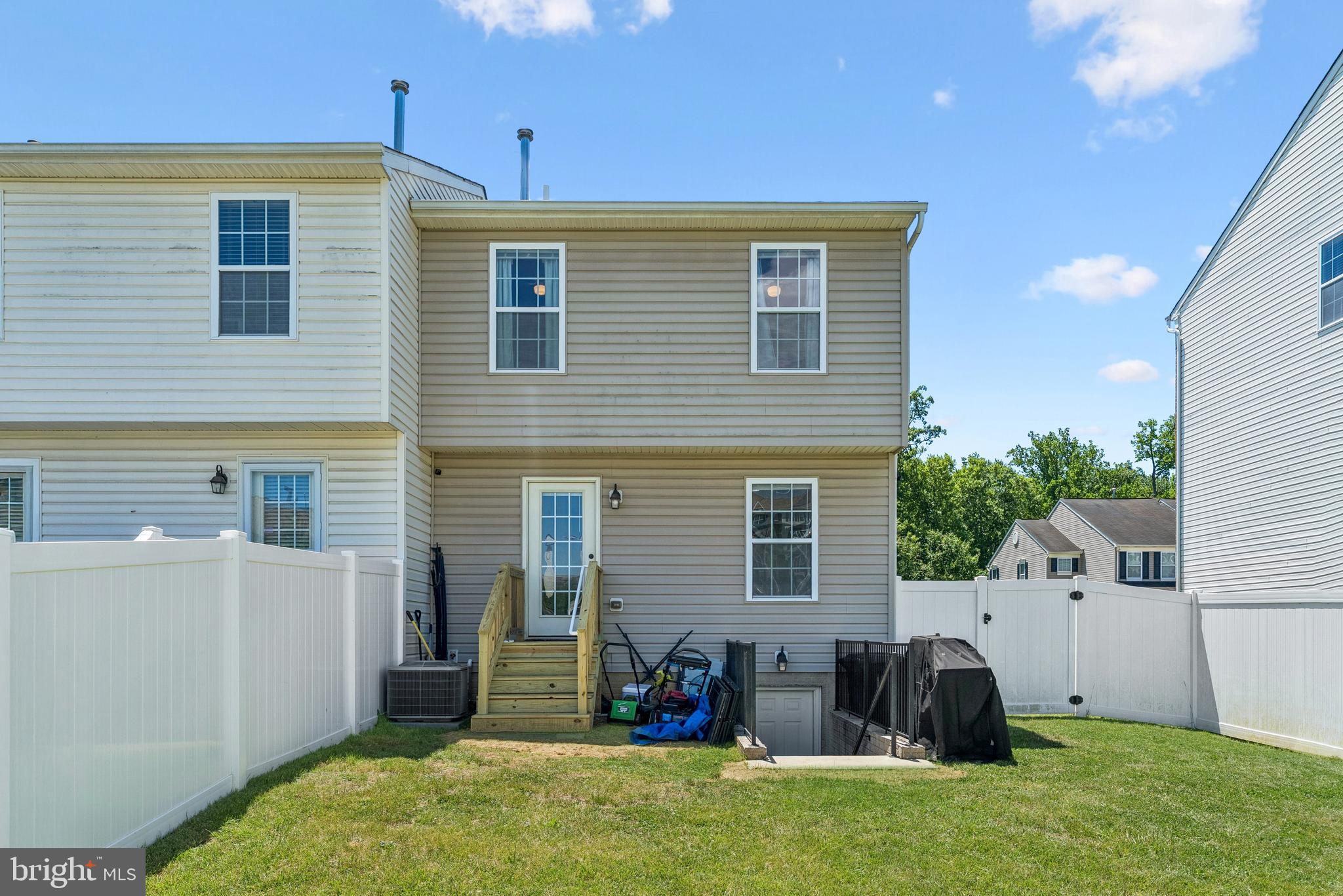HOLLY WOODS - Residential