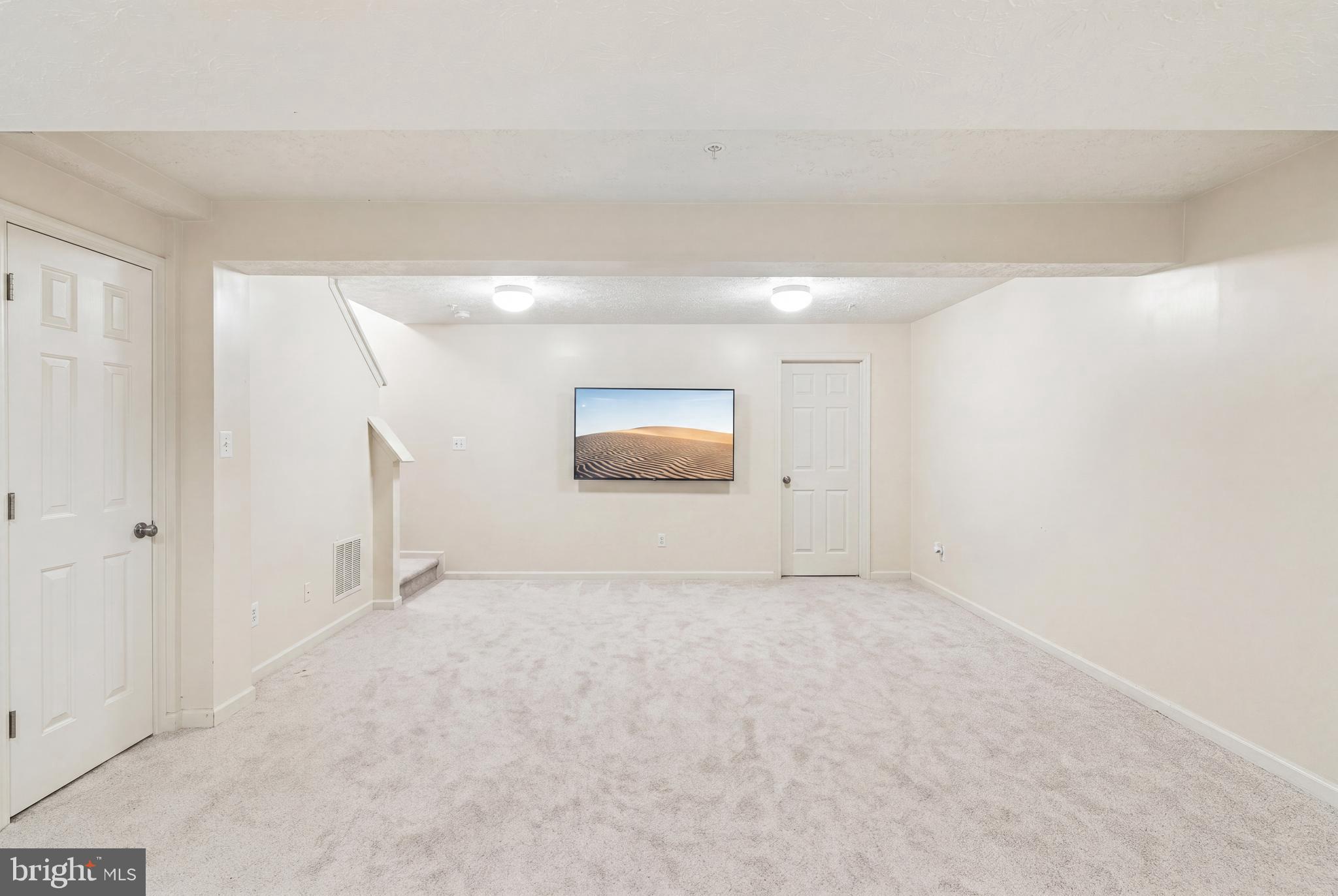 HOLLY WOODS - Residential