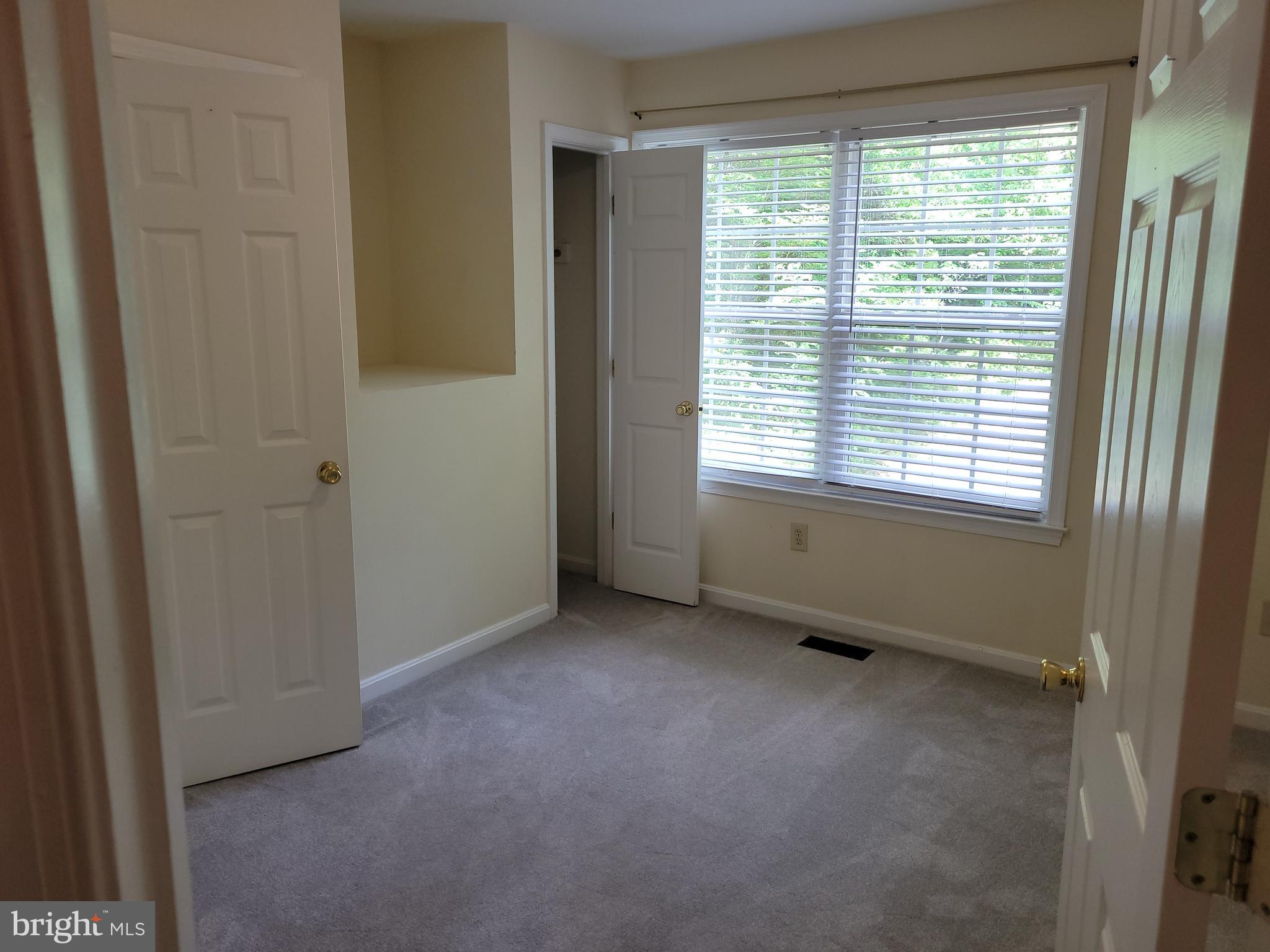 PRESIDENTIAL LAKES - Residential Lease