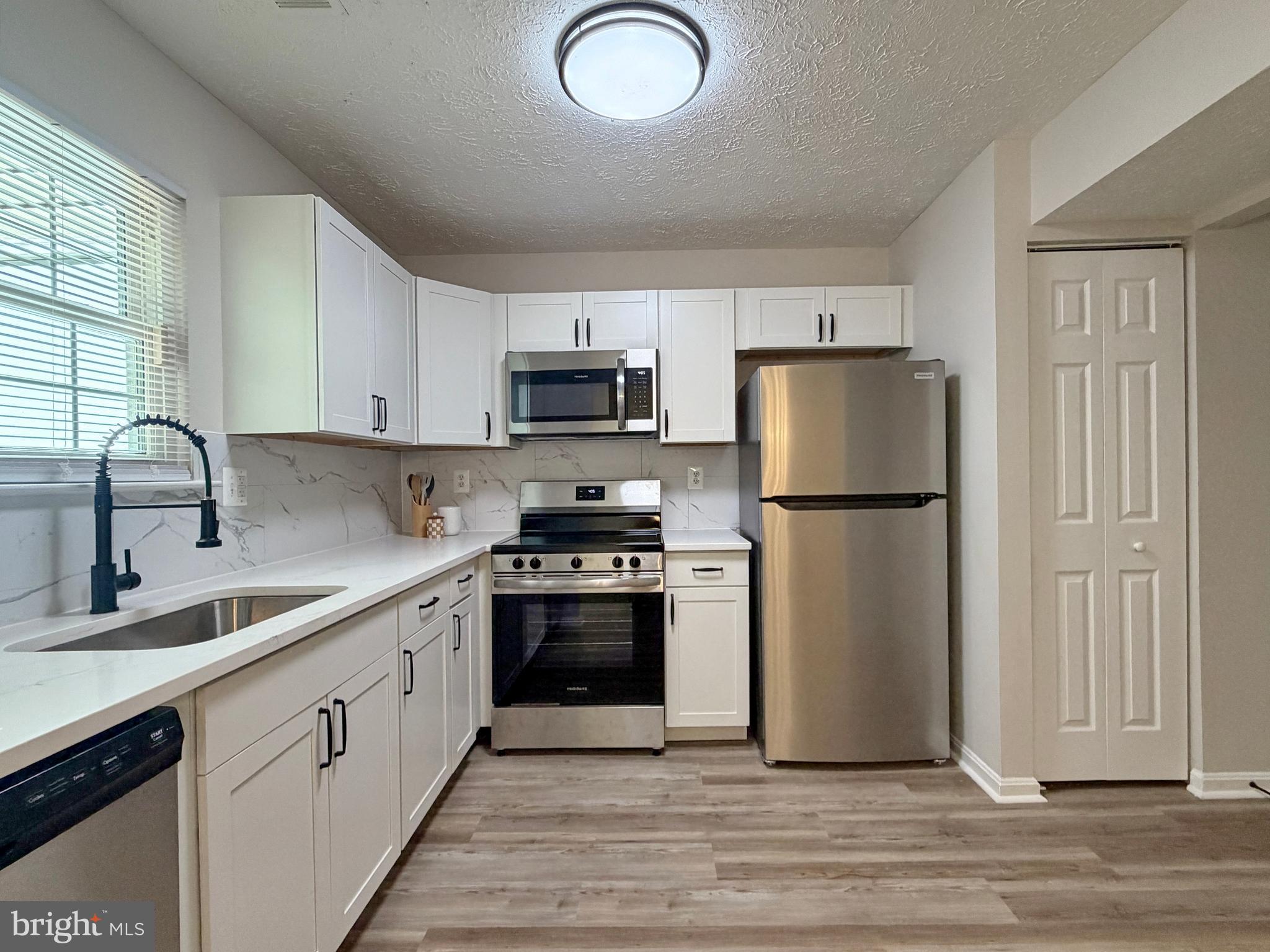 POTOMAC MEWS - Residential