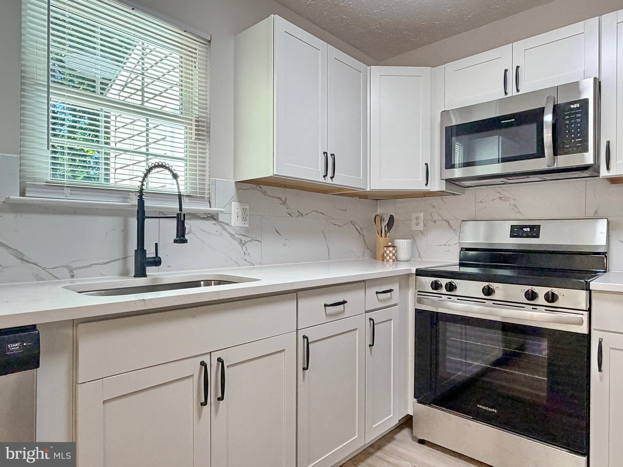 POTOMAC MEWS - Residential