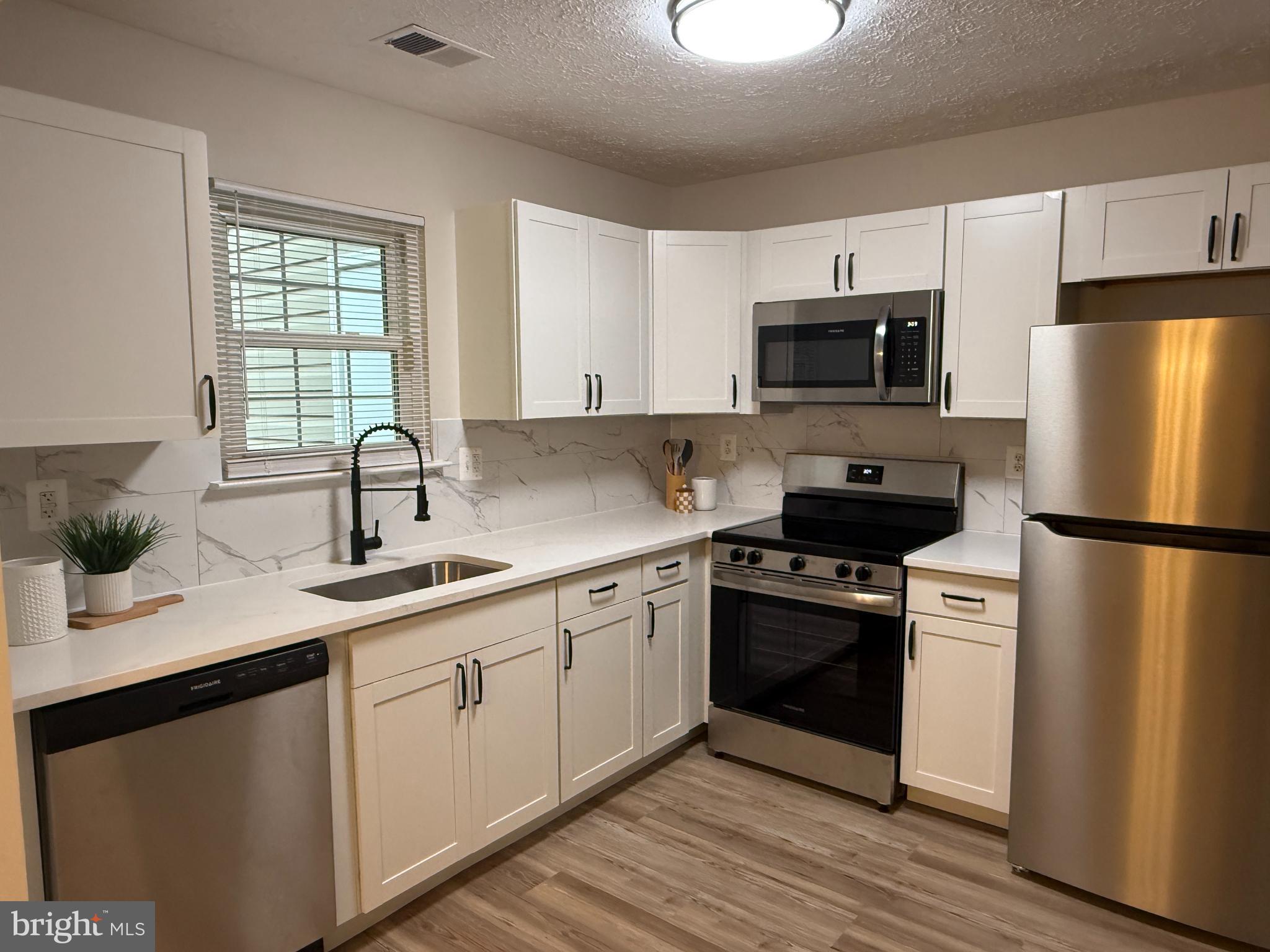 POTOMAC MEWS - Residential