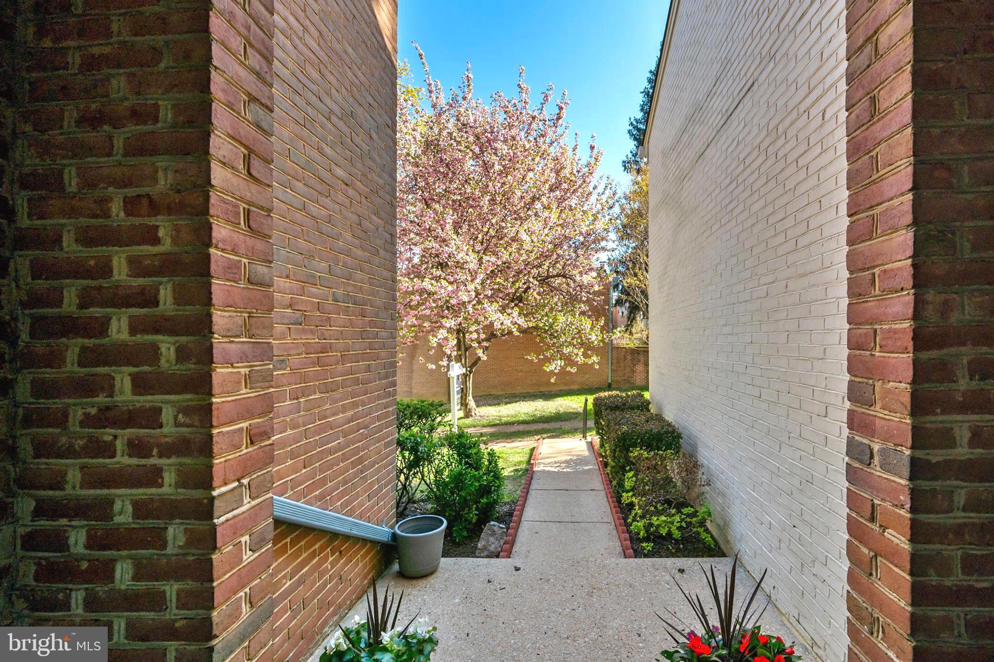 WESTMORELAND SQUARE - Residential
