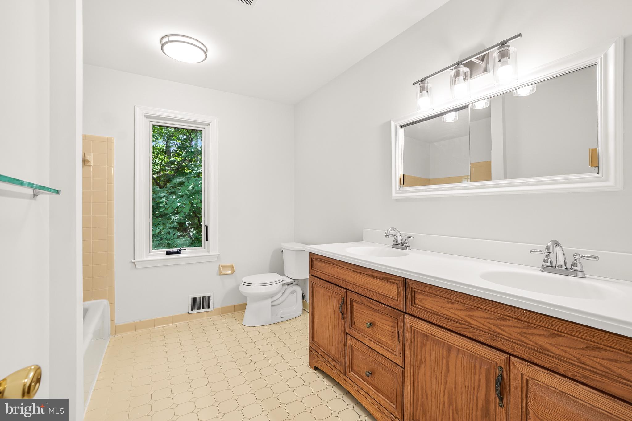 GLEN MILL VILLAGE - Residential