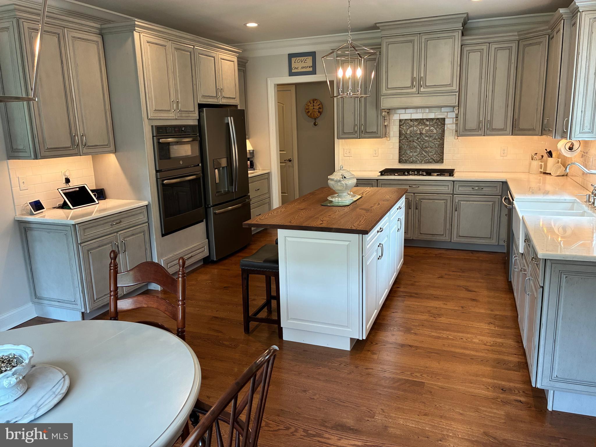 MOSS SPRING ESTATES - Residential
