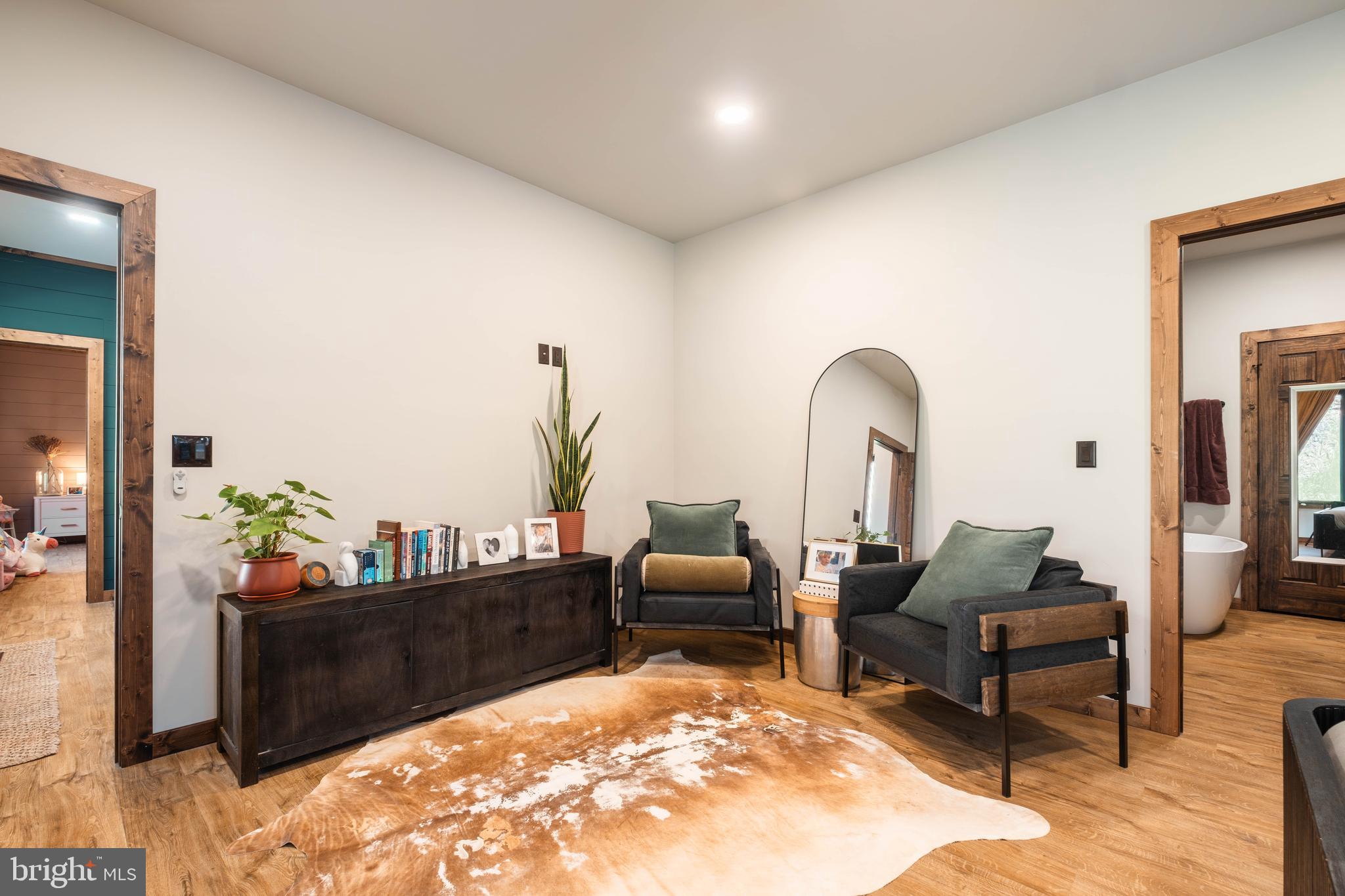 COUNTRY CLUB ACRES - Residential