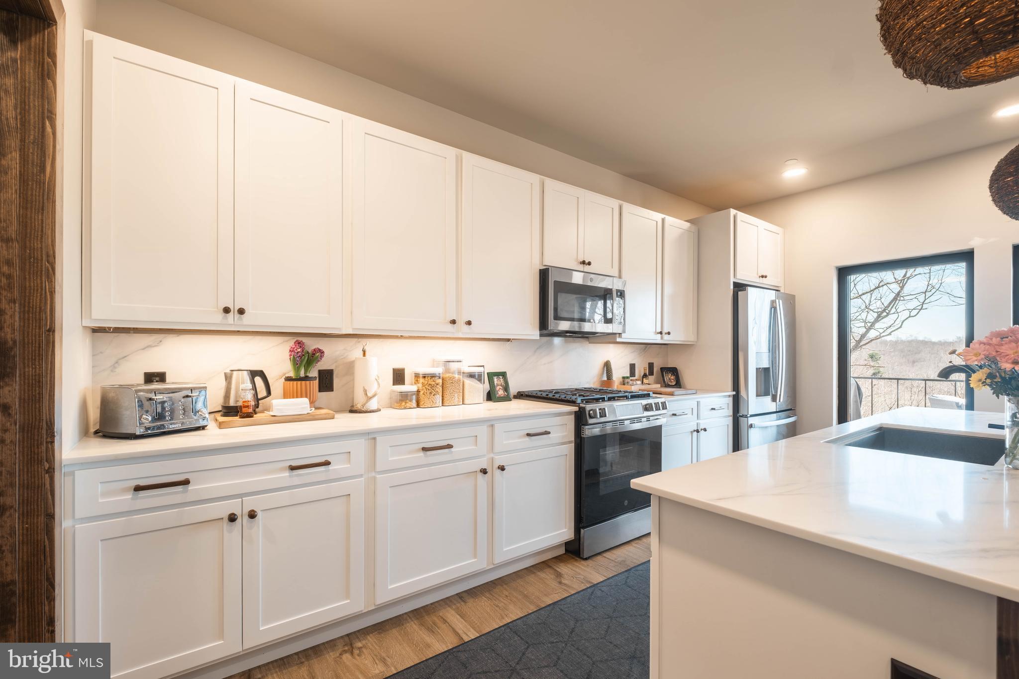 COUNTRY CLUB ACRES - Residential