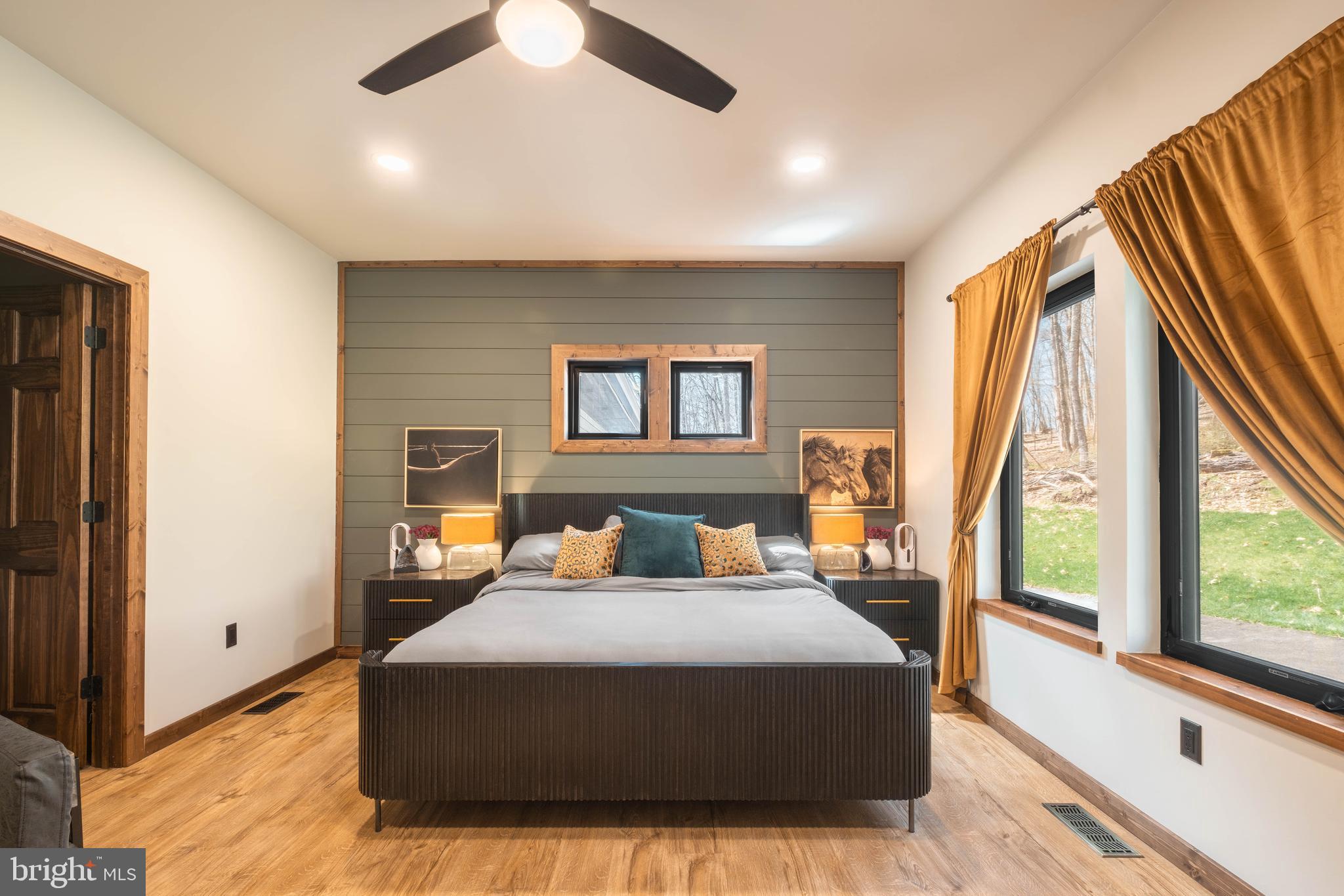 COUNTRY CLUB ACRES - Residential