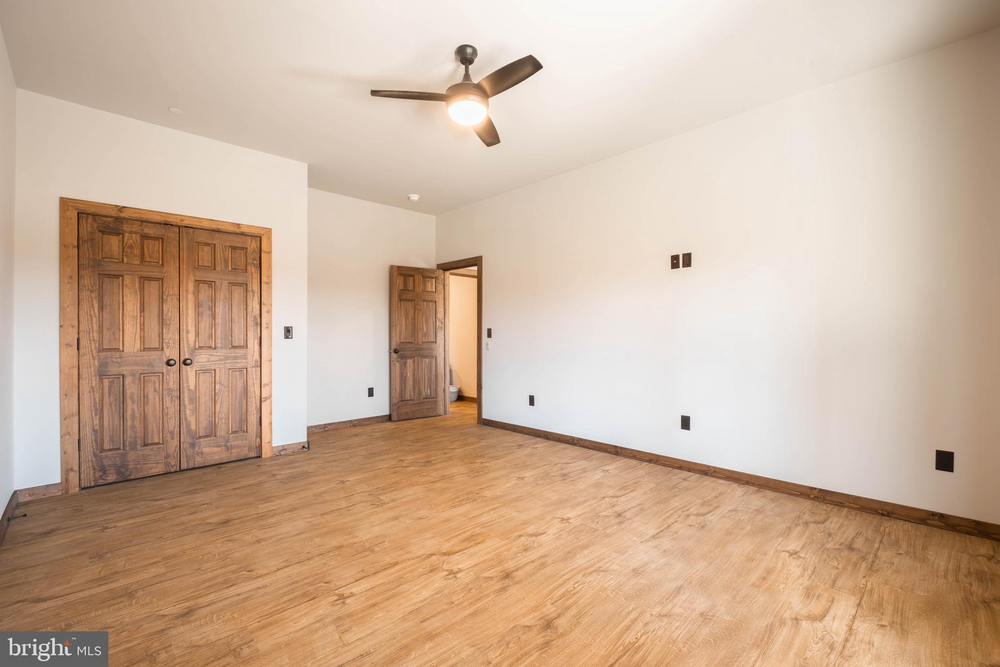 COUNTRY CLUB ACRES - Residential
