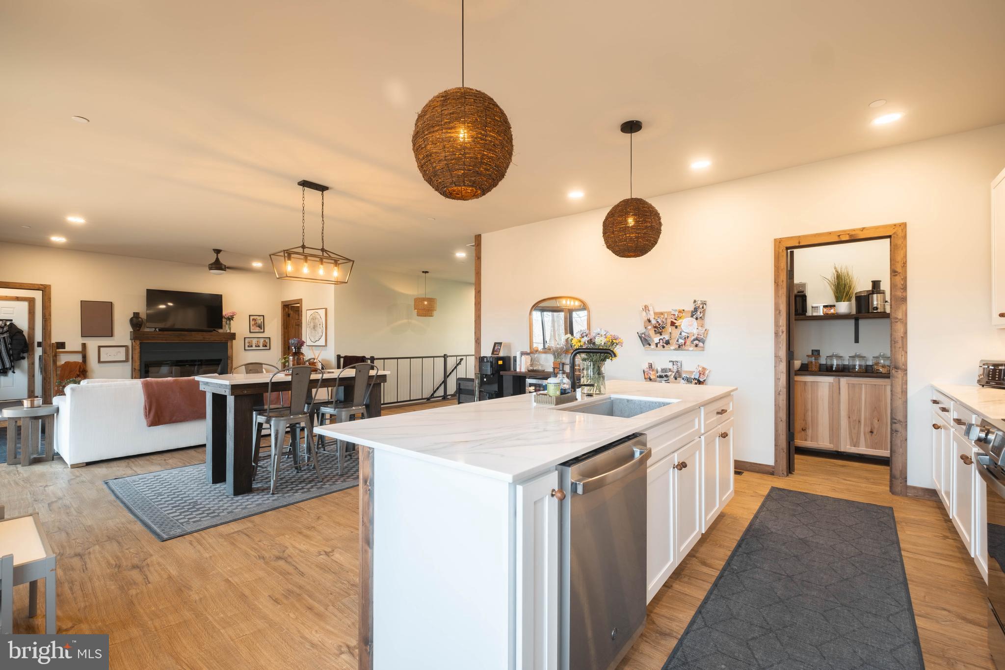 COUNTRY CLUB ACRES - Residential