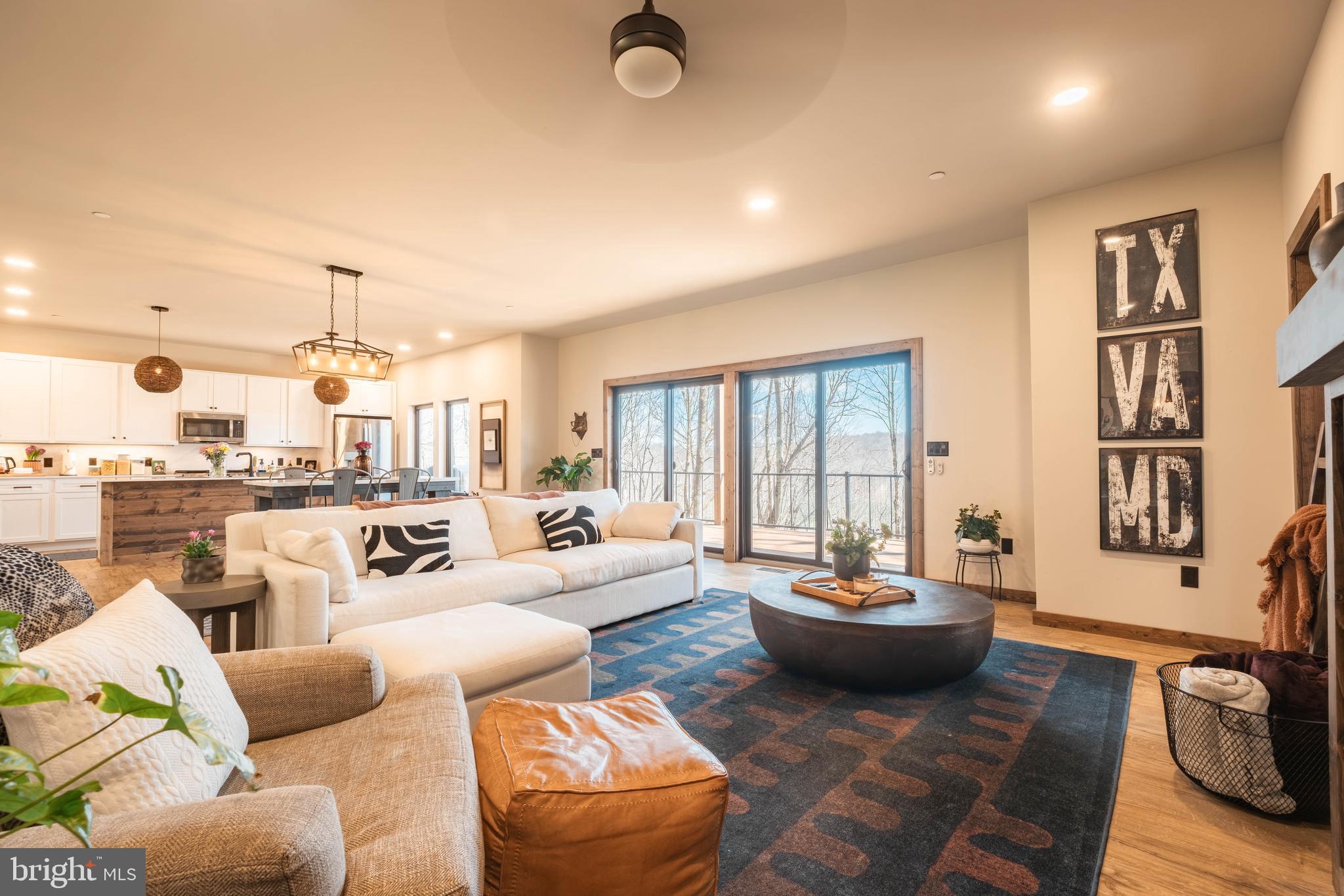 COUNTRY CLUB ACRES - Residential