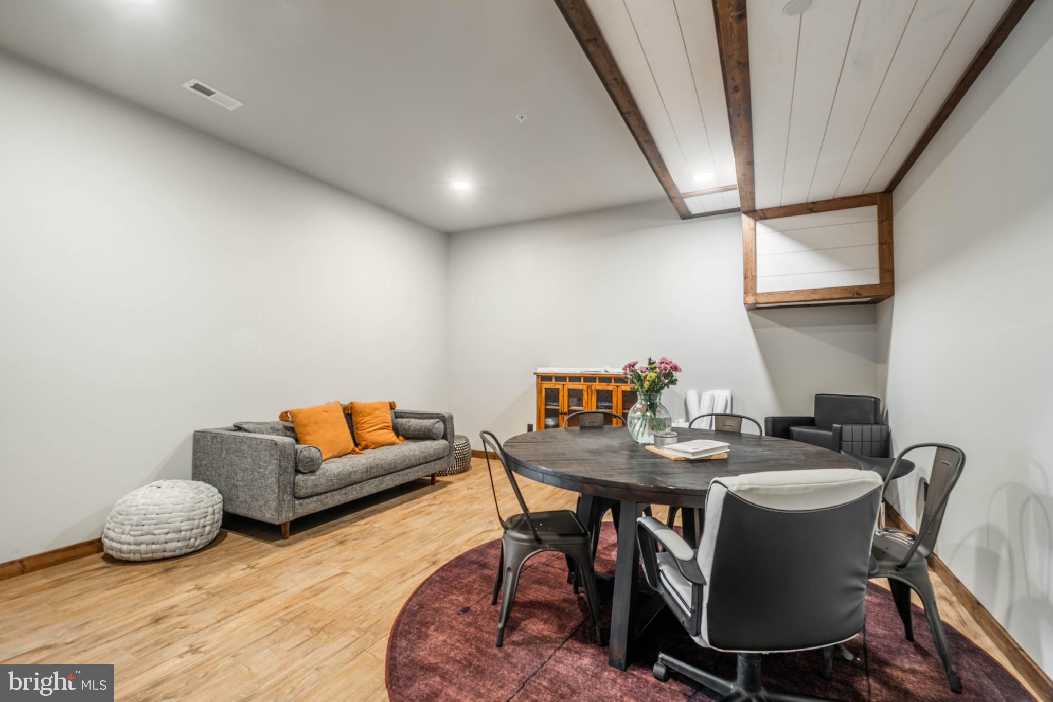 COUNTRY CLUB ACRES - Residential