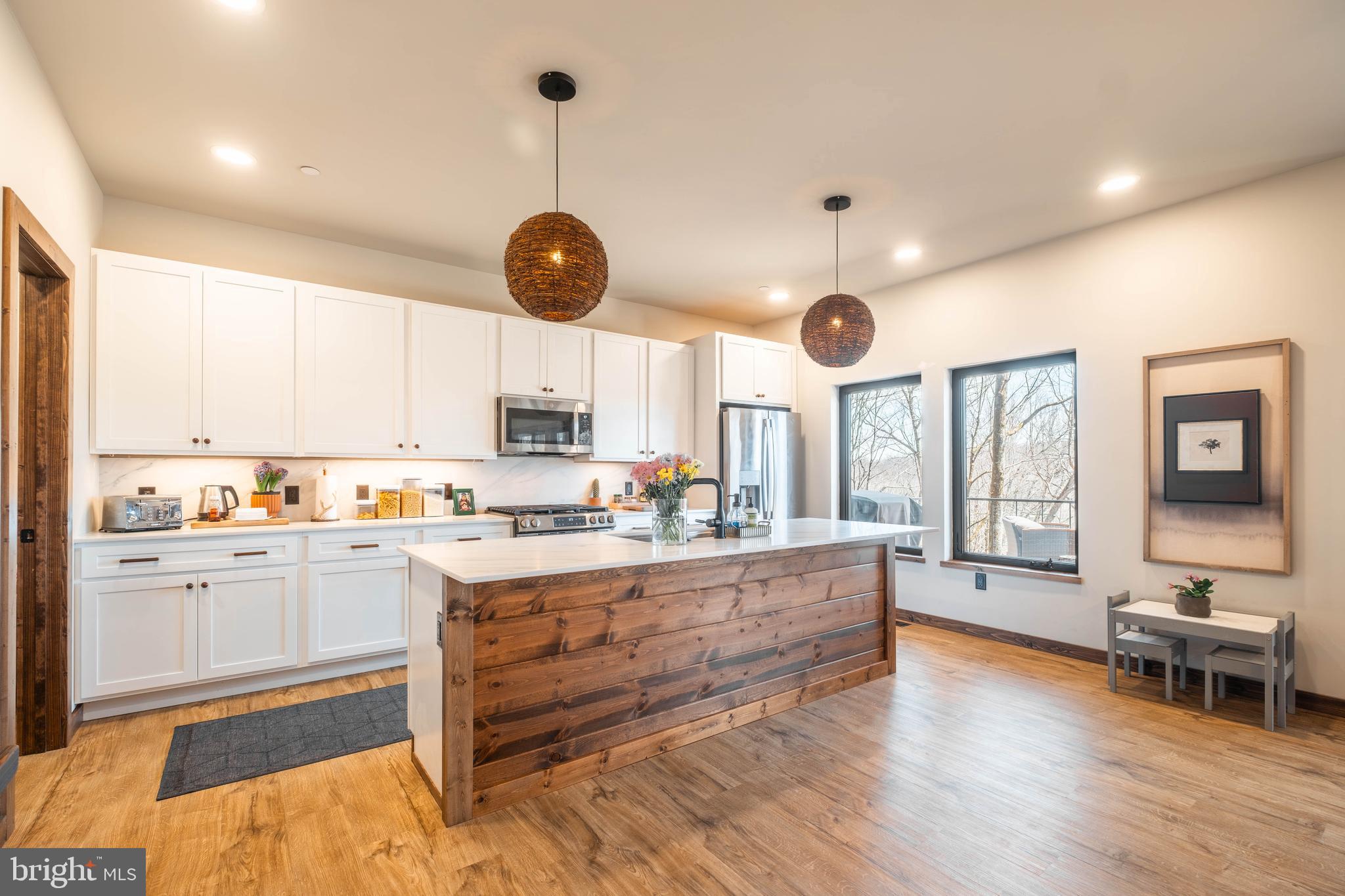 COUNTRY CLUB ACRES - Residential