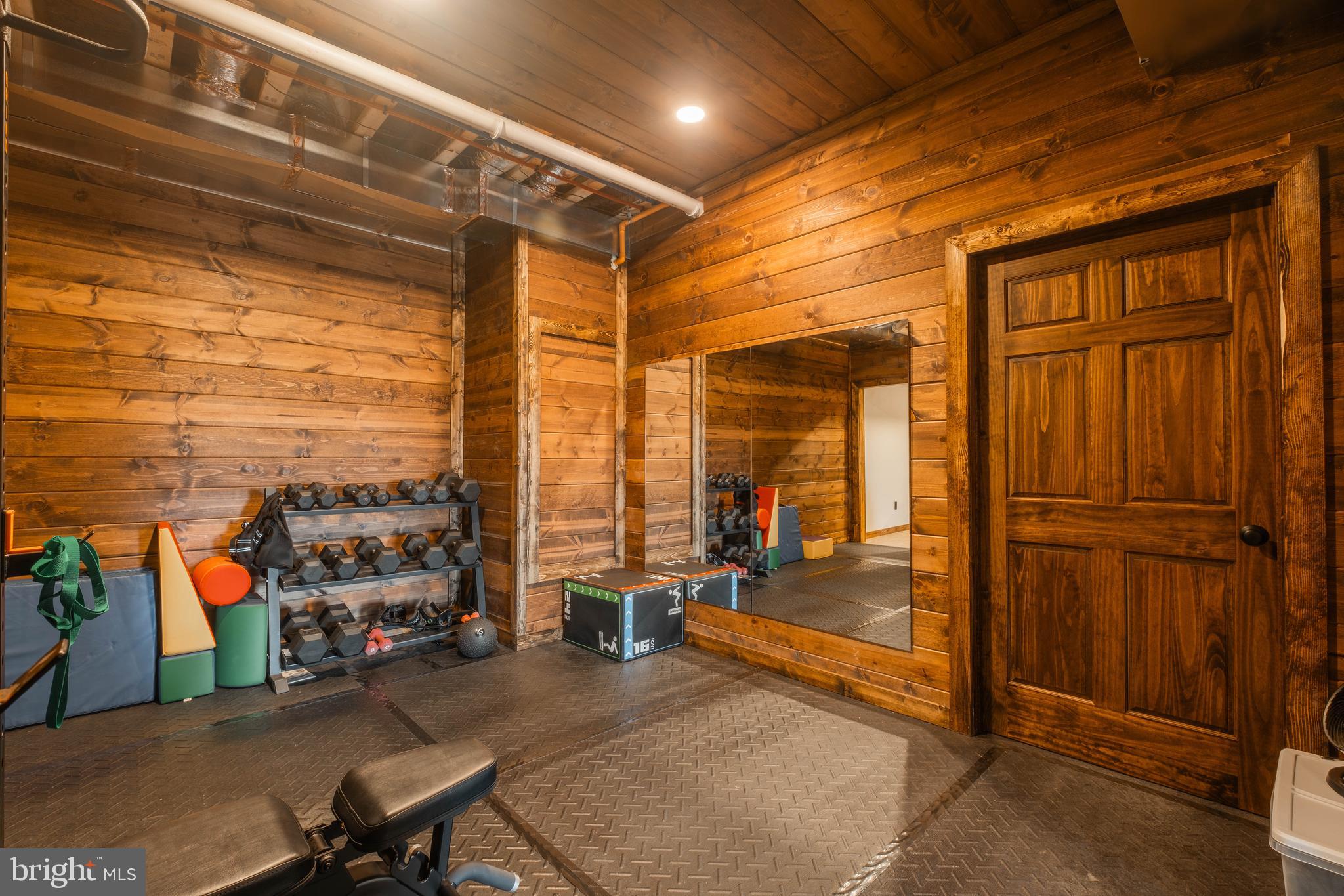 COUNTRY CLUB ACRES - Residential