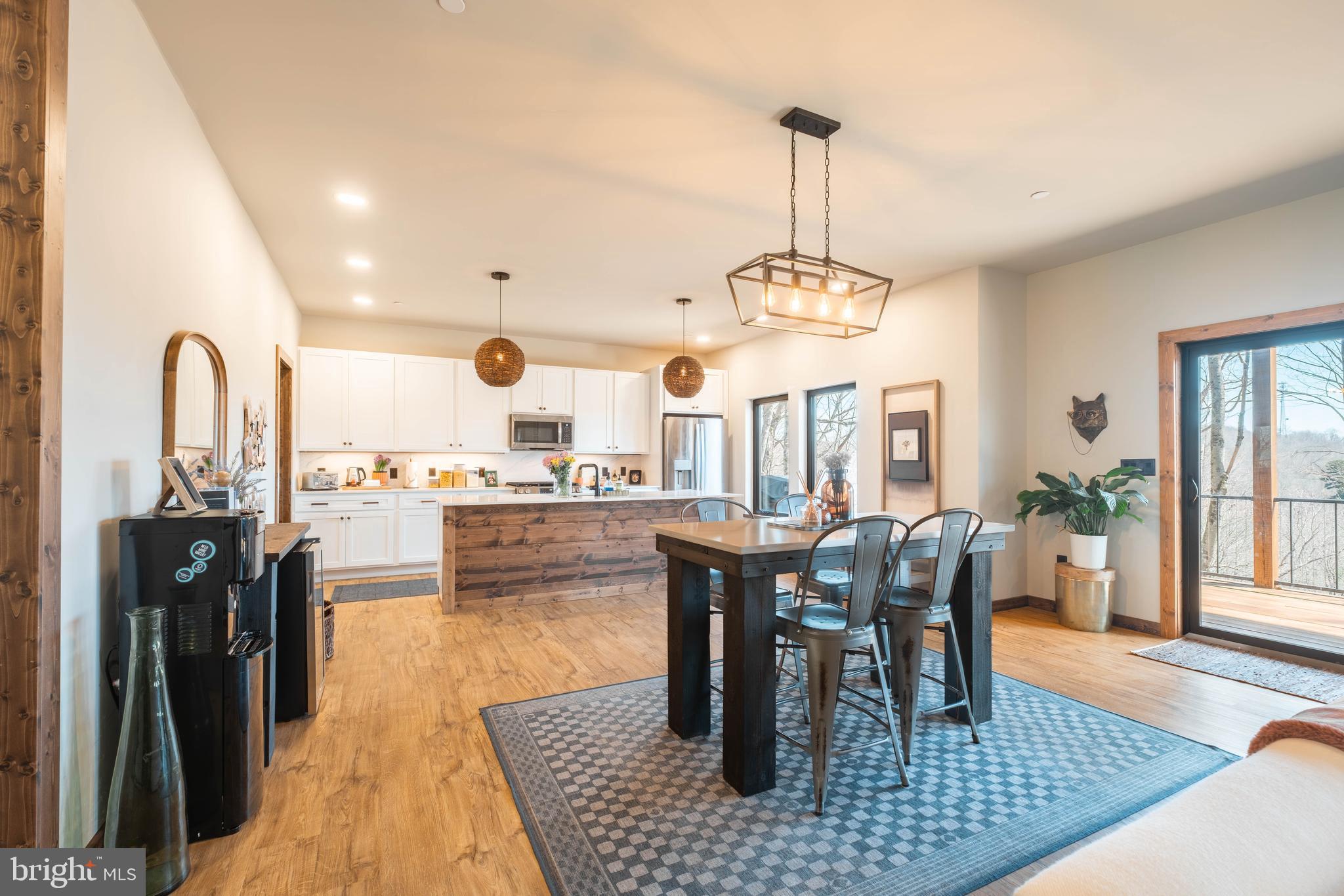 COUNTRY CLUB ACRES - Residential