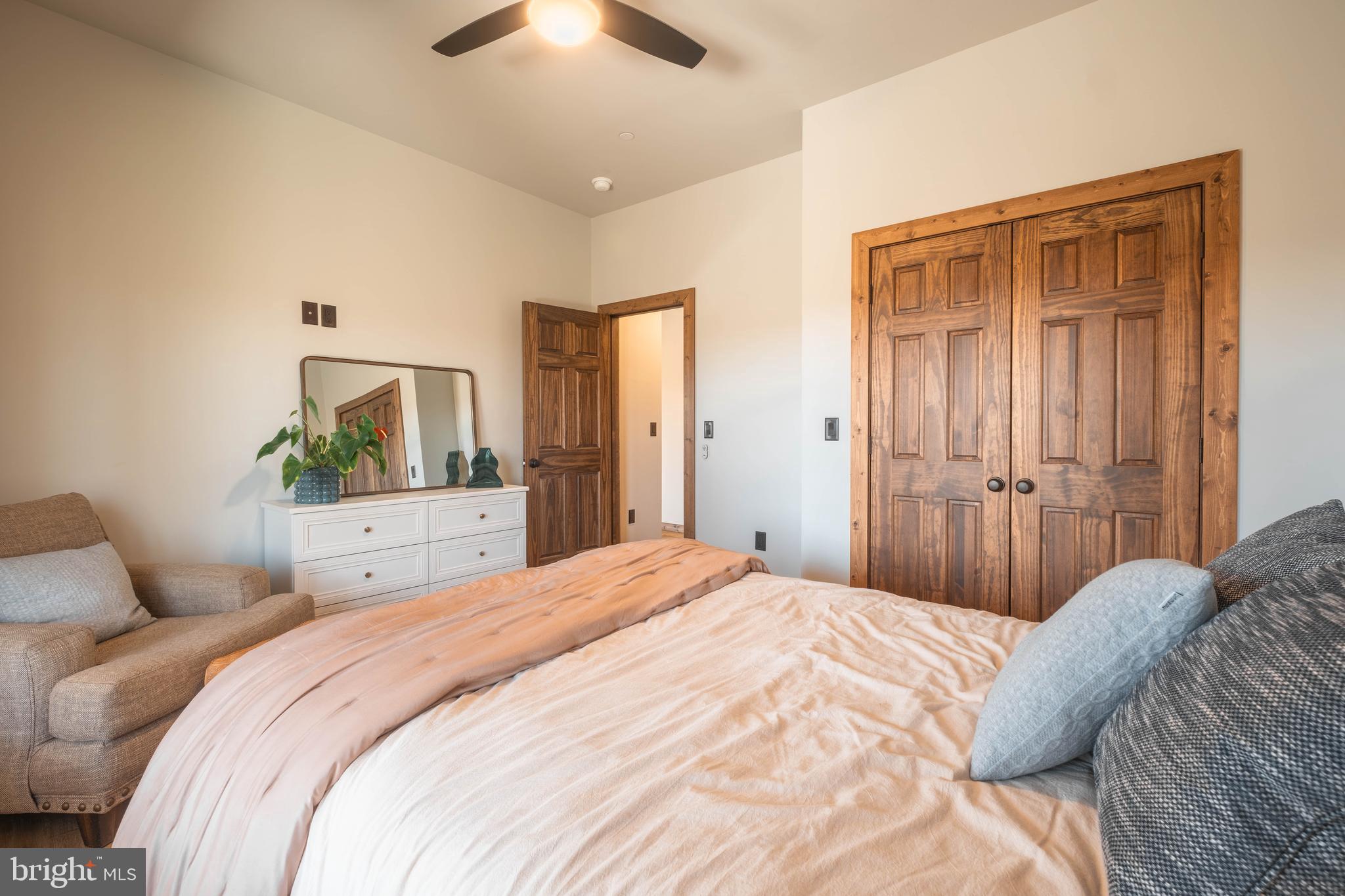 COUNTRY CLUB ACRES - Residential