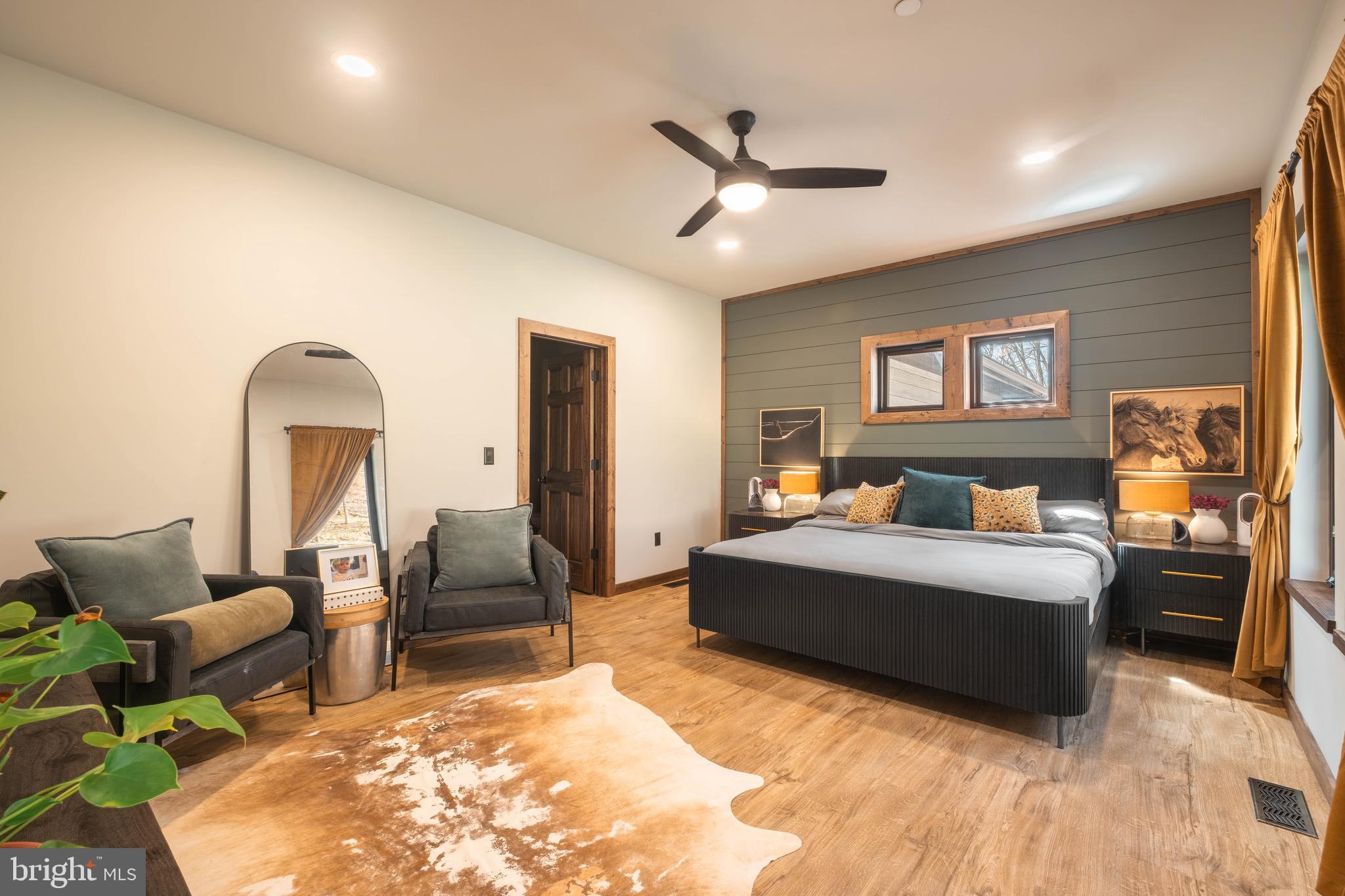 COUNTRY CLUB ACRES - Residential