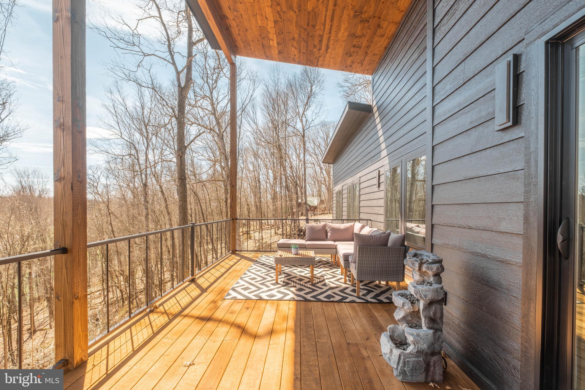 COUNTRY CLUB ACRES - Residential