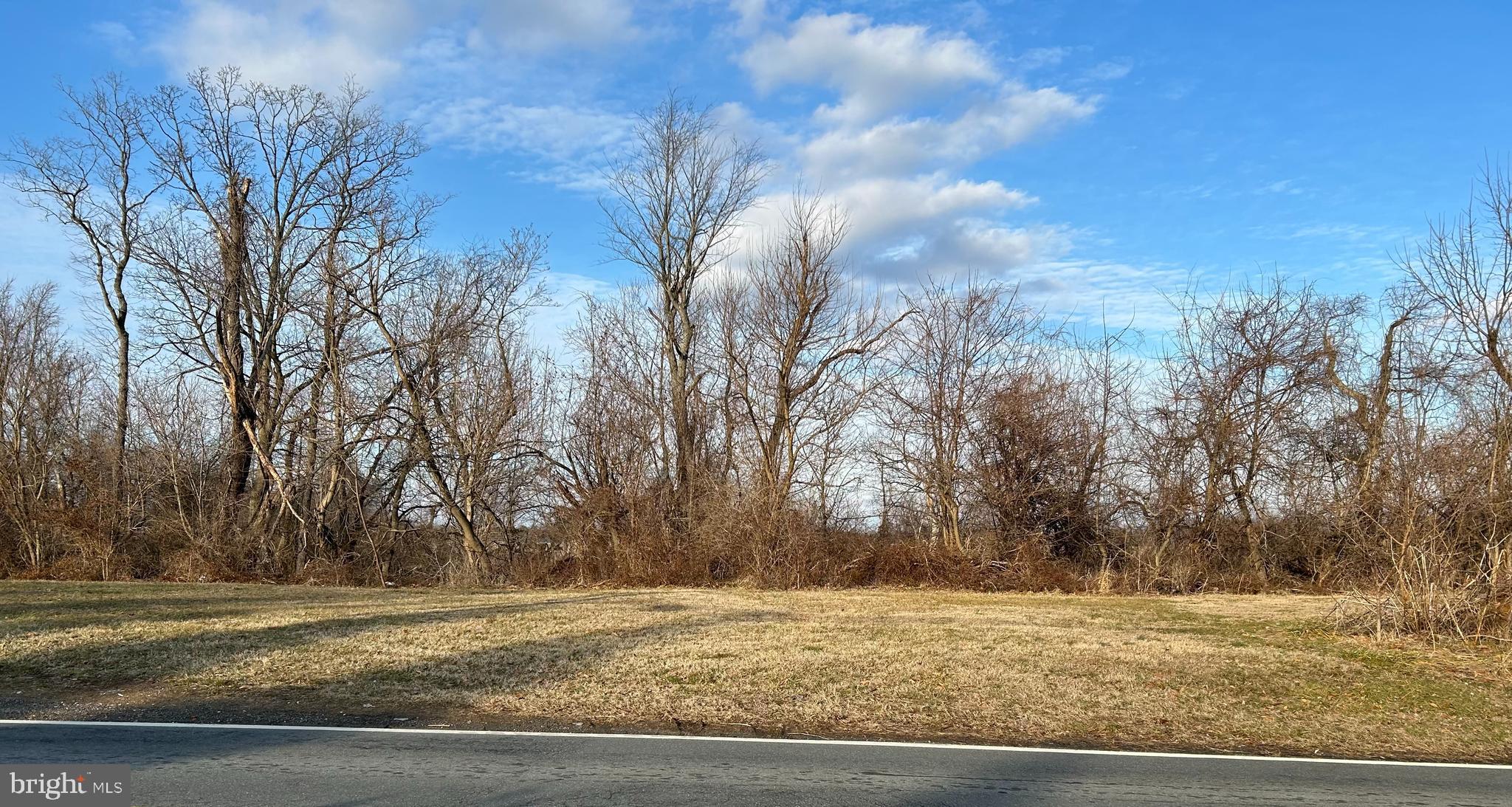Great opportunity to own 3.6 acres in a convenient location of Middletown!  Away from all the hustle and bustle, but still close to shopping, restaurants, entertainment and major routes for commuting.   Over 650 ft. of road frontage.  Large pond for nature lovers, fisherman, etc...  Come build your dream home.  No Builder Tie-In, work with my builder, or bring your own.  Seller in process of having Soil Evaluation completed.  Please do not park on the property, if ground is wet.  If ground is wet, you may park in driveway for 865 Marl Pitt Rd, to left of property.  It is believed utility hook-ups are in place.  Buyer to do their own due diligence.