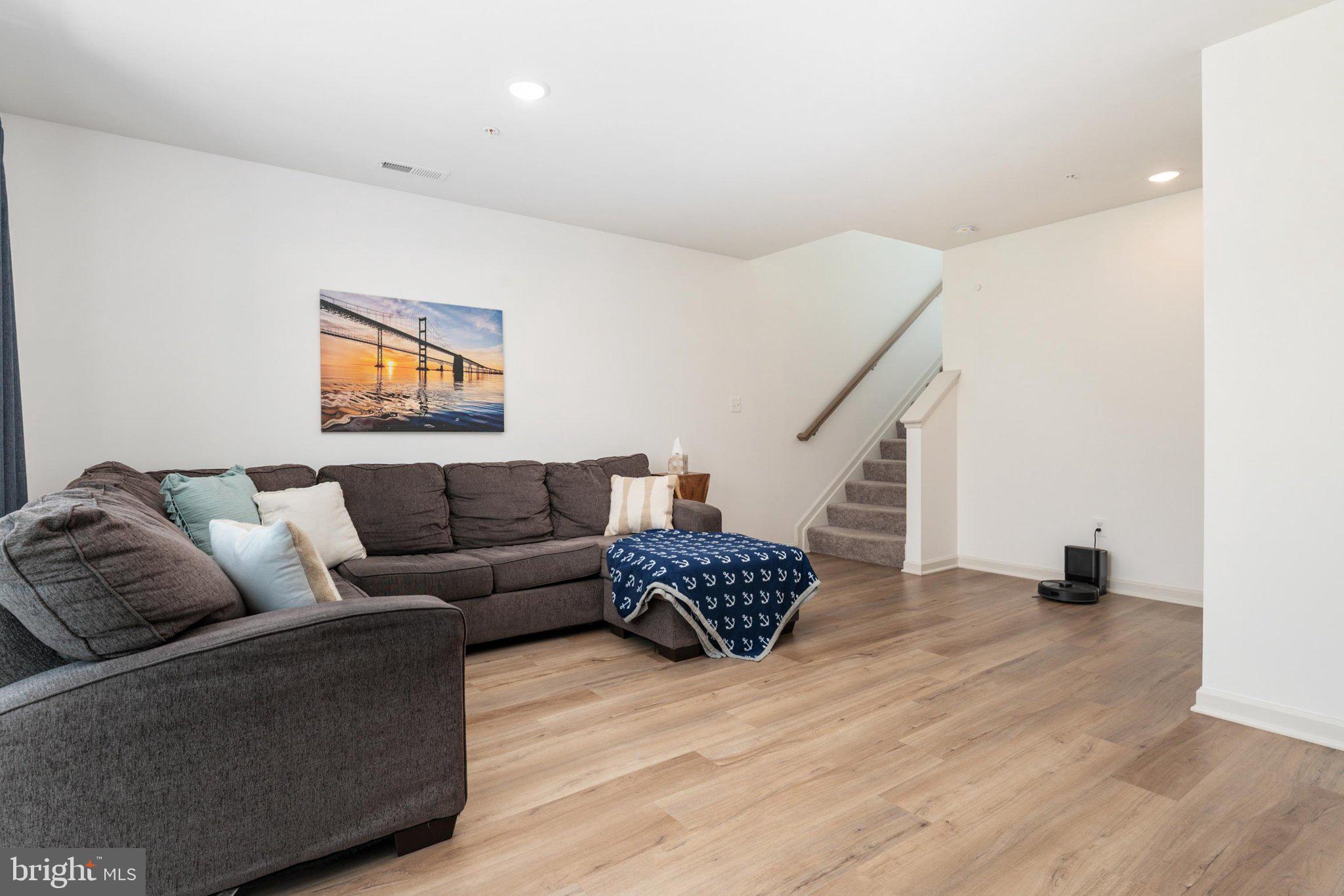 ELLENDALE - Residential