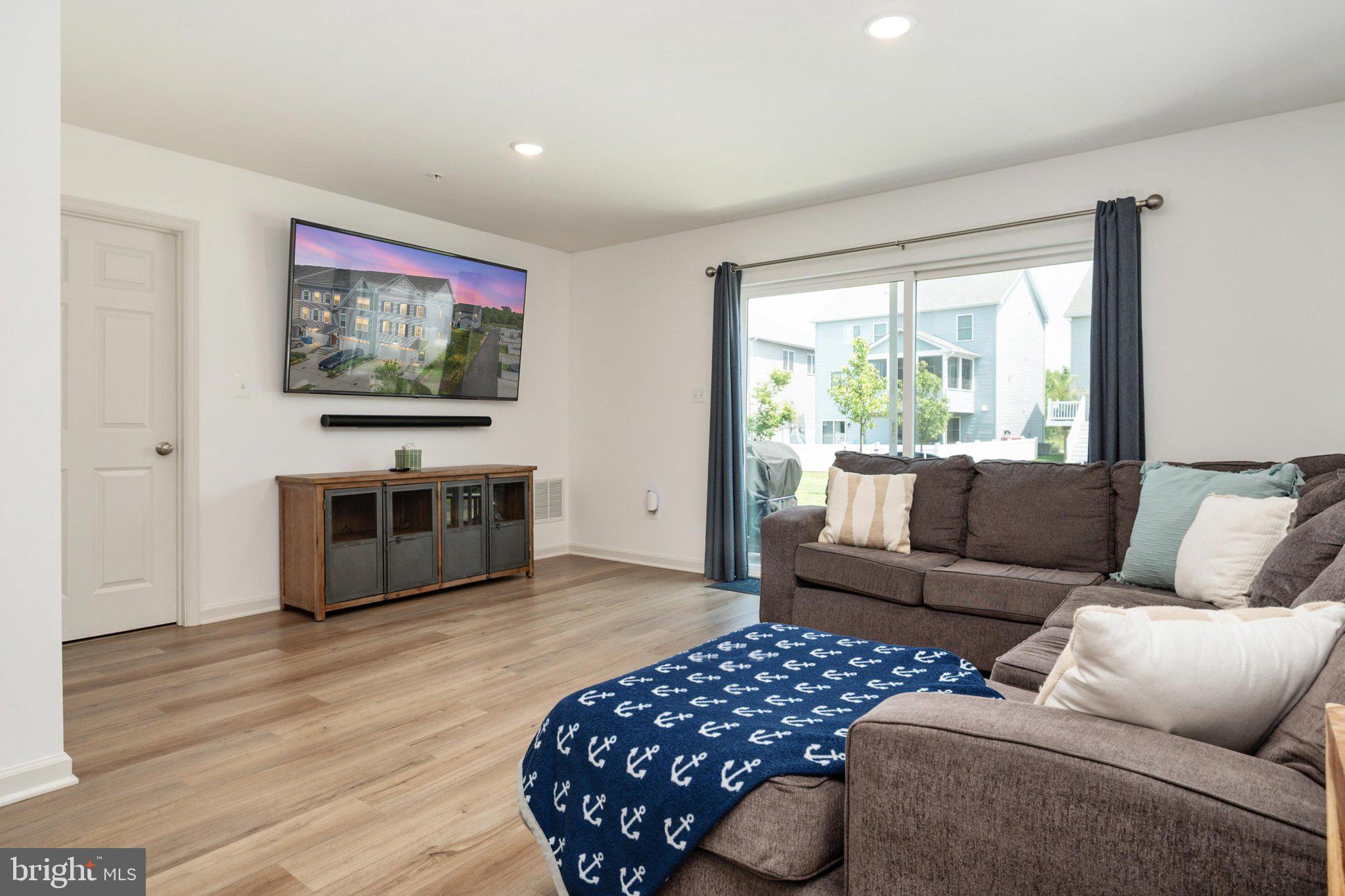 ELLENDALE - Residential