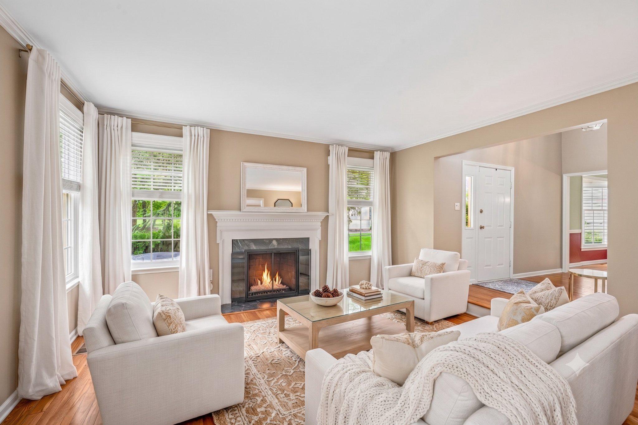 GWYNEDD HUNT - Residential