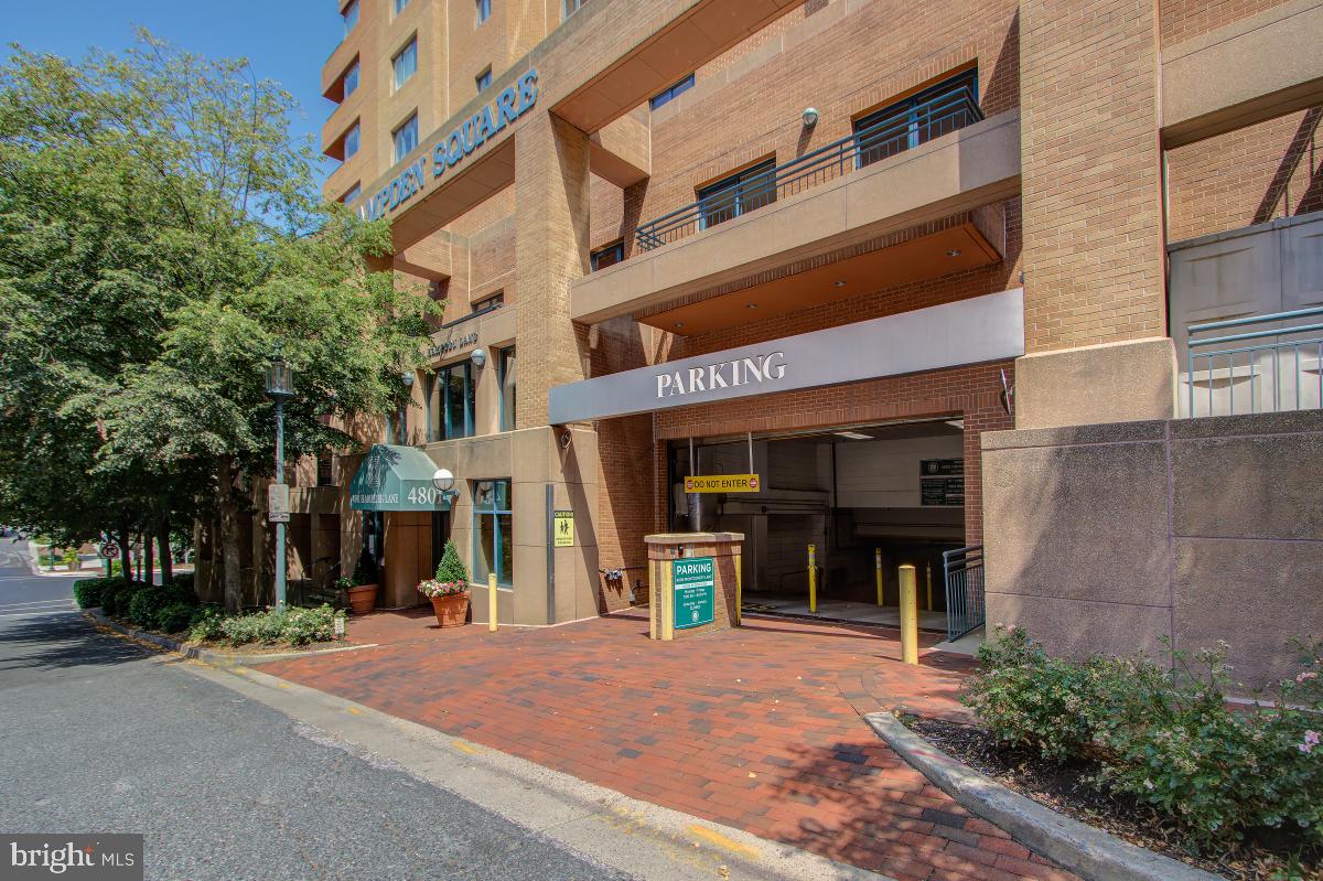 HAMPDEN SQUARE - Residential