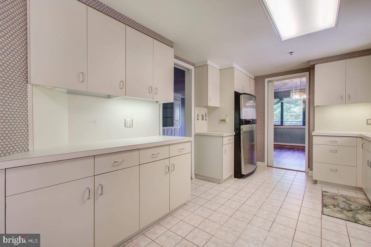 HAMPDEN SQUARE - Residential