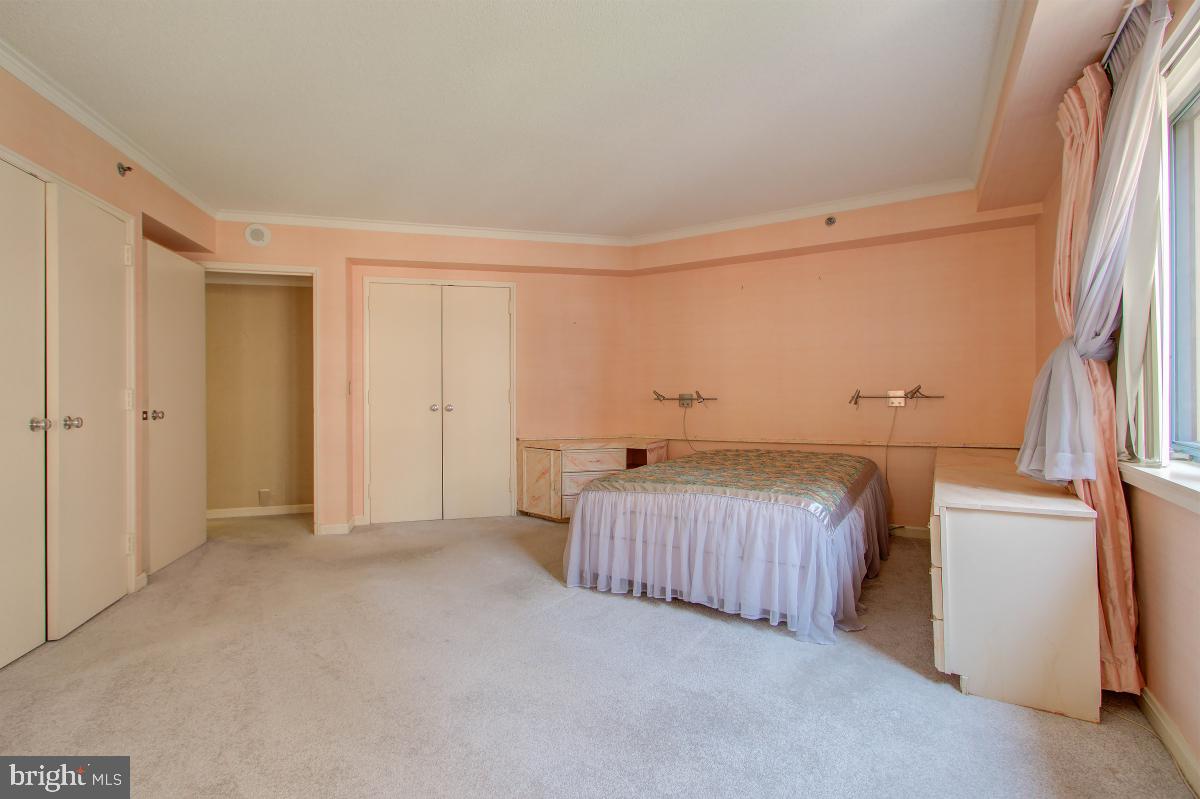 HAMPDEN SQUARE - Residential