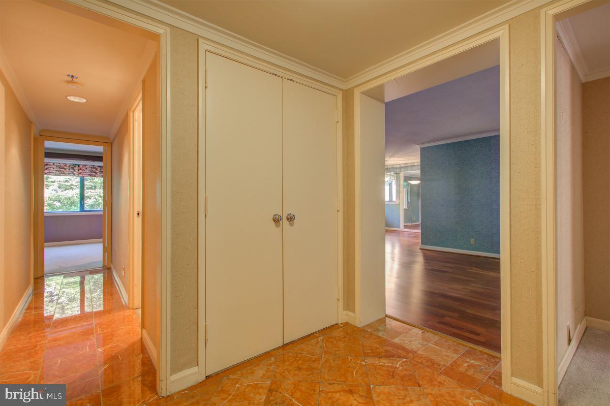 HAMPDEN SQUARE - Residential