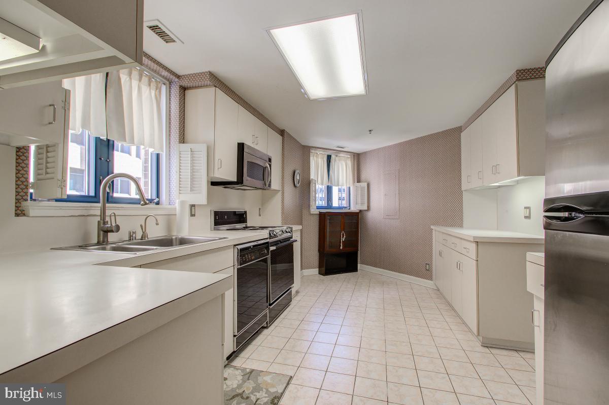 HAMPDEN SQUARE - Residential