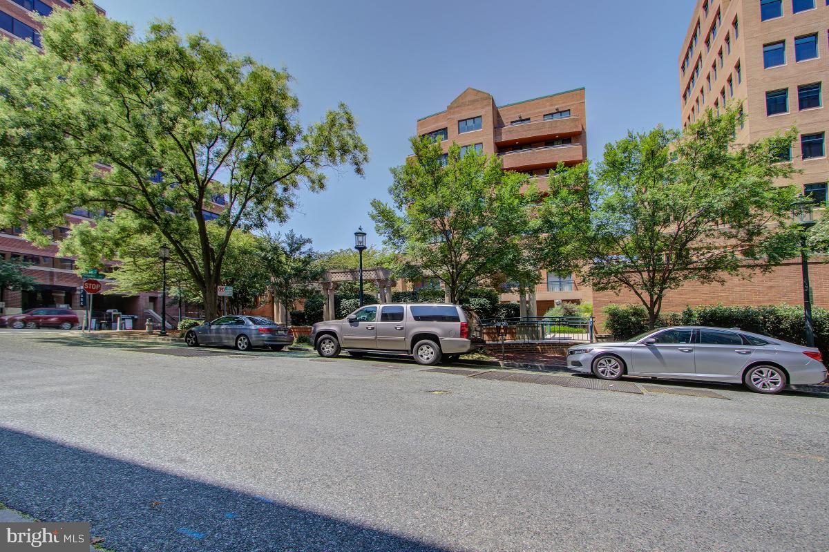 HAMPDEN SQUARE - Residential