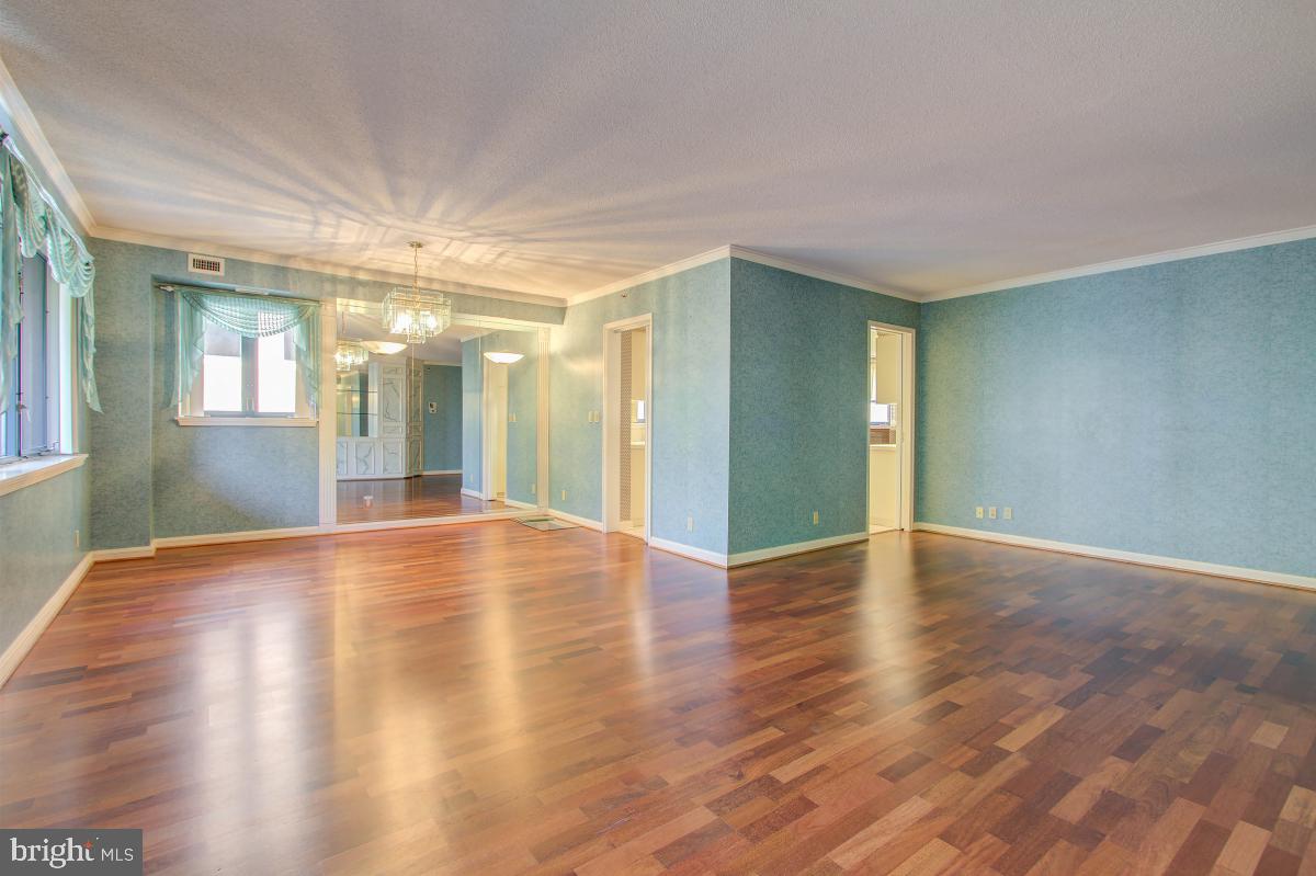HAMPDEN SQUARE - Residential