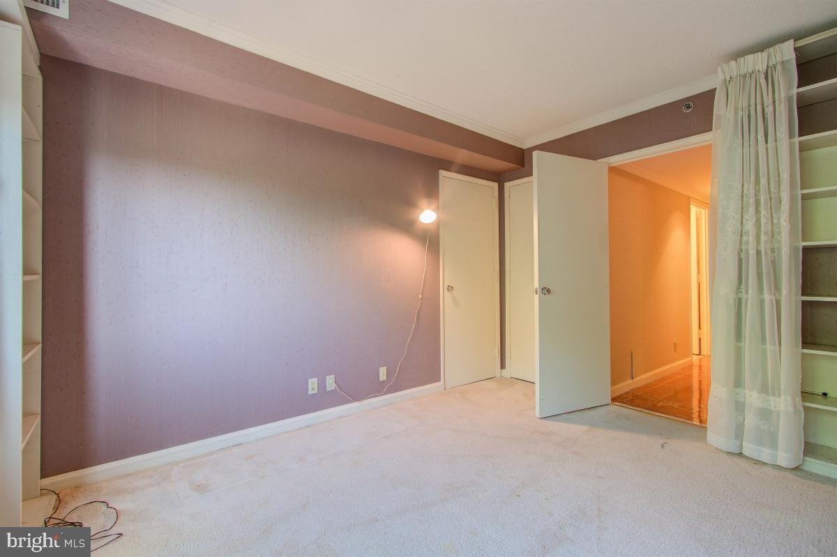 HAMPDEN SQUARE - Residential