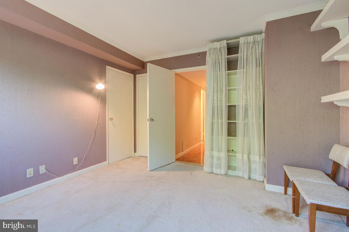 HAMPDEN SQUARE - Residential