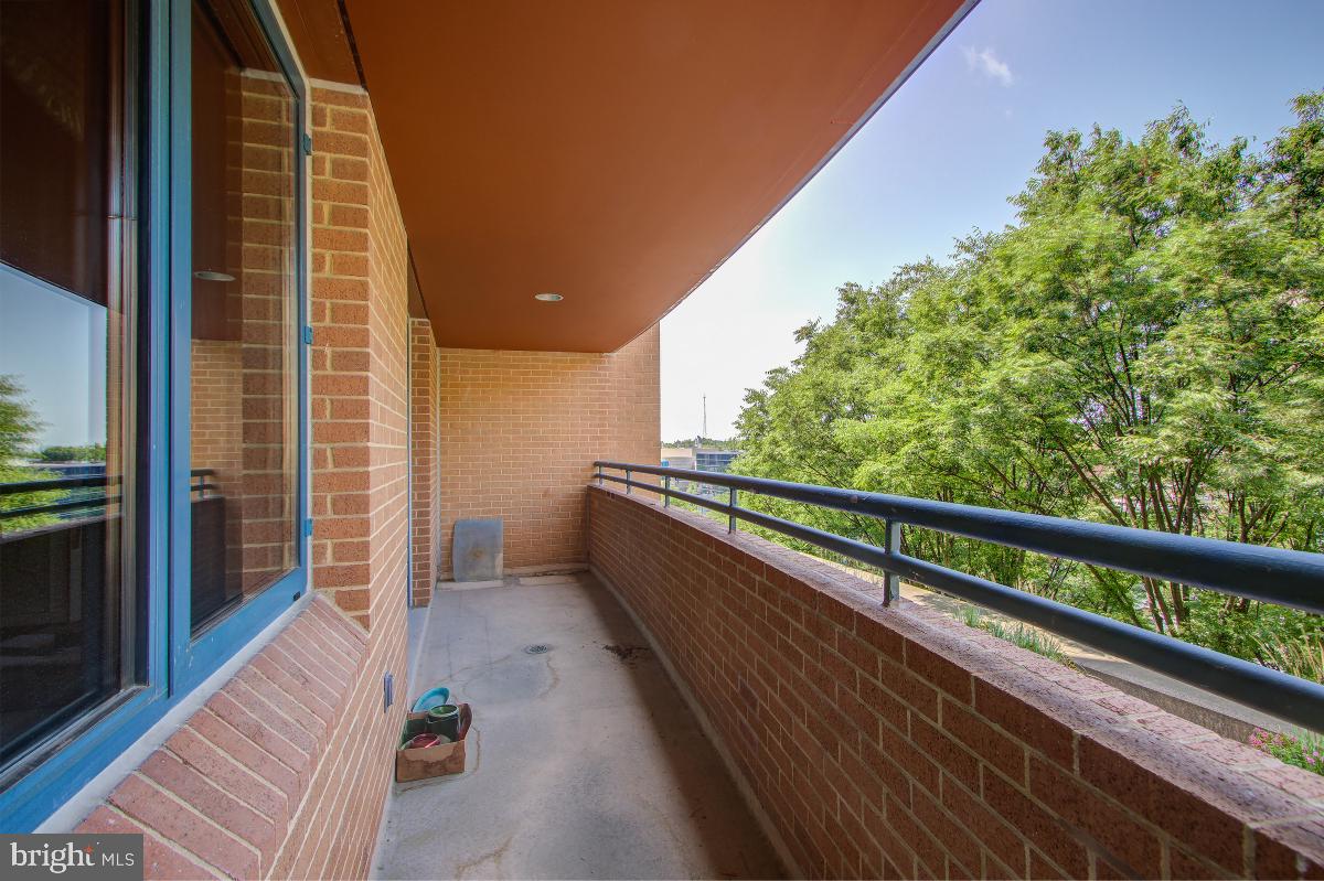 HAMPDEN SQUARE - Residential