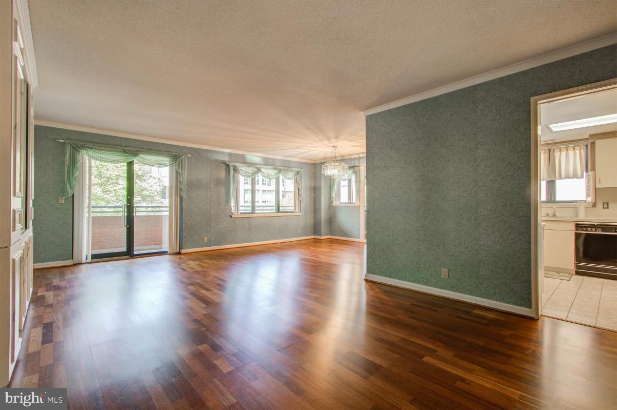 HAMPDEN SQUARE - Residential