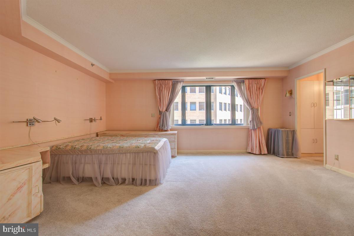 HAMPDEN SQUARE - Residential