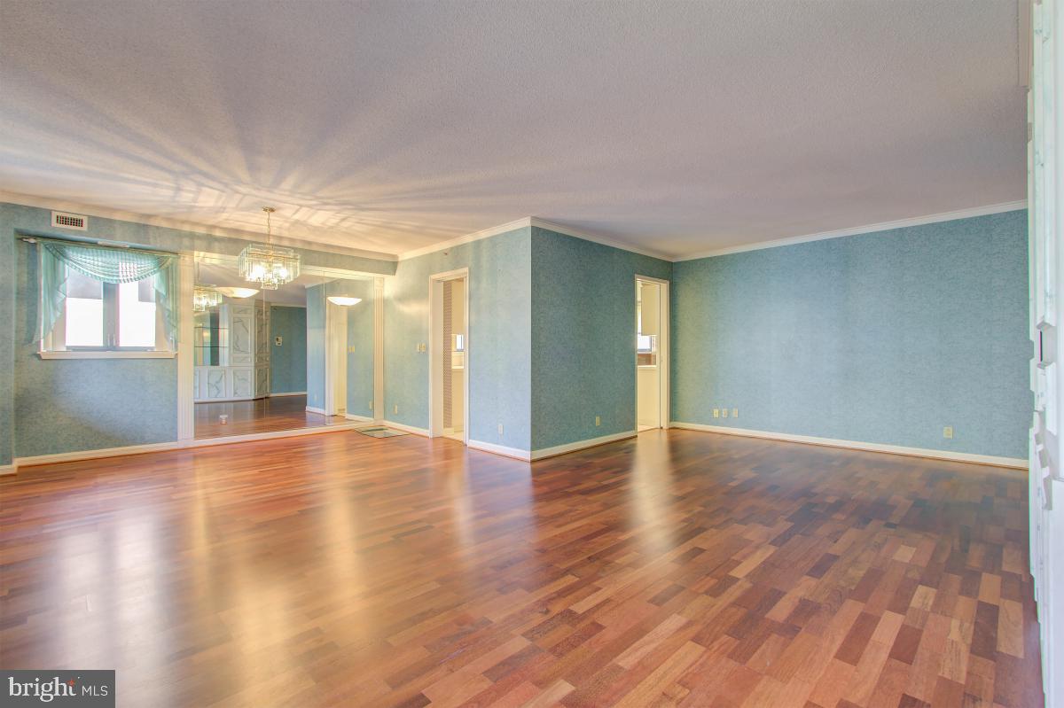 HAMPDEN SQUARE - Residential