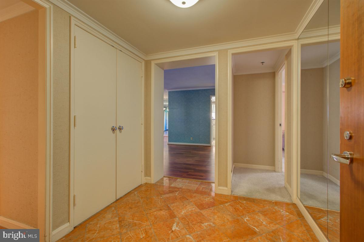 HAMPDEN SQUARE - Residential