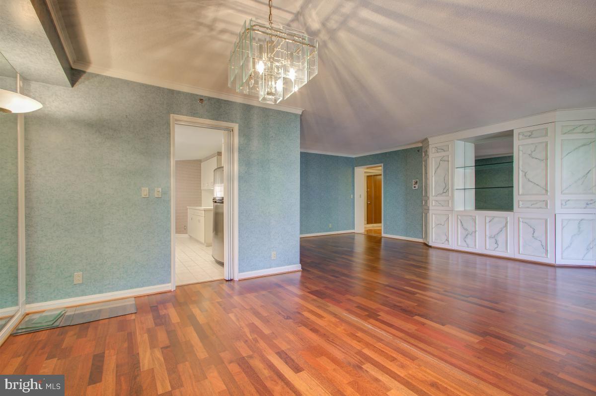HAMPDEN SQUARE - Residential
