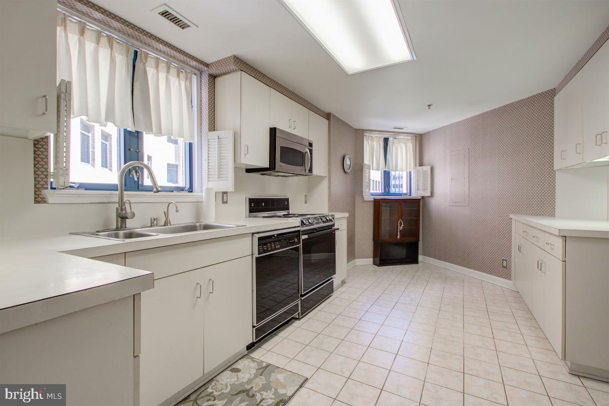 HAMPDEN SQUARE - Residential