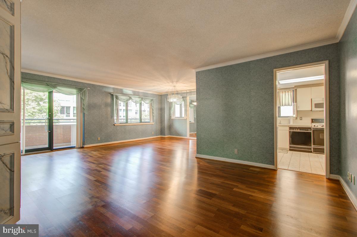 HAMPDEN SQUARE - Residential