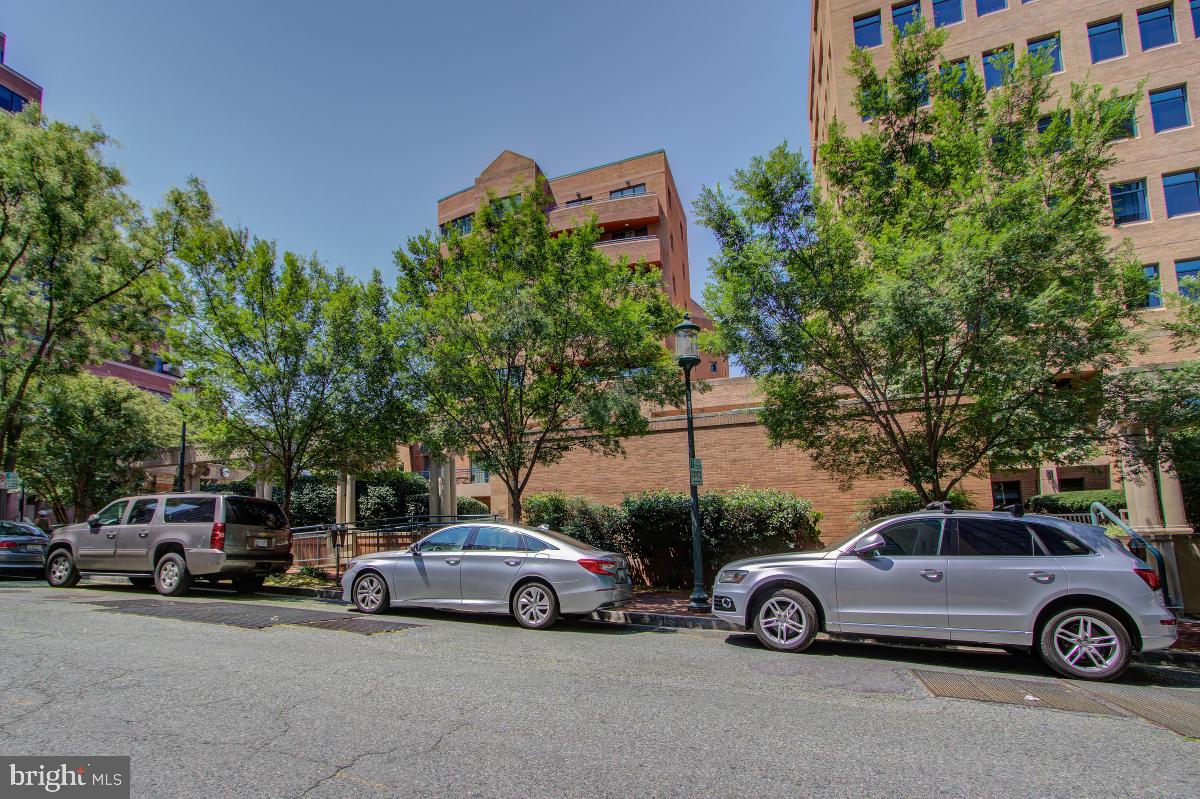 HAMPDEN SQUARE - Residential