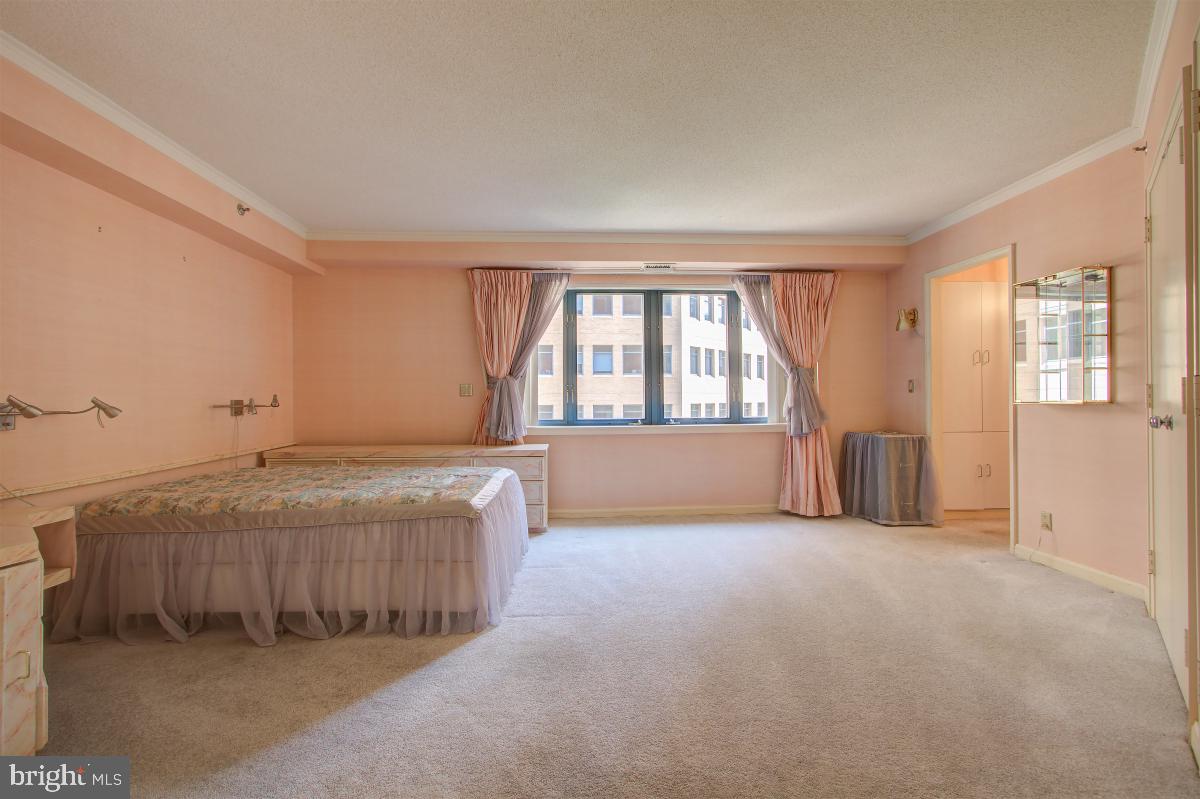 HAMPDEN SQUARE - Residential